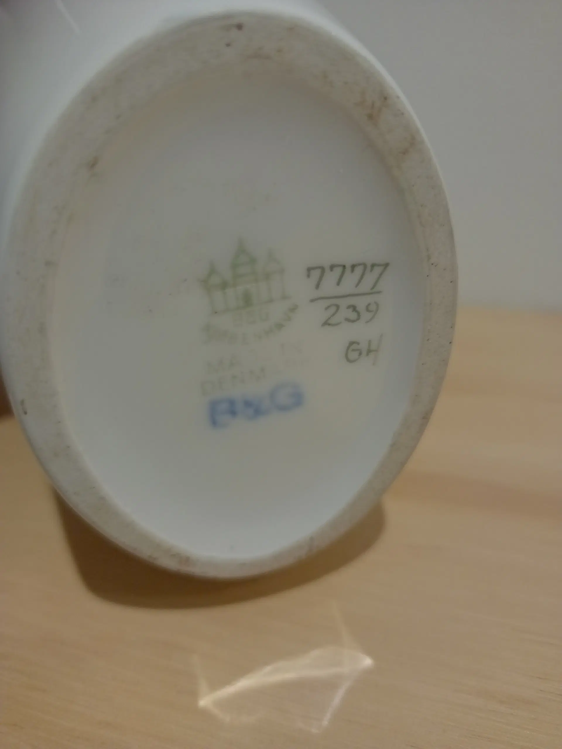 Vase i porcelæn