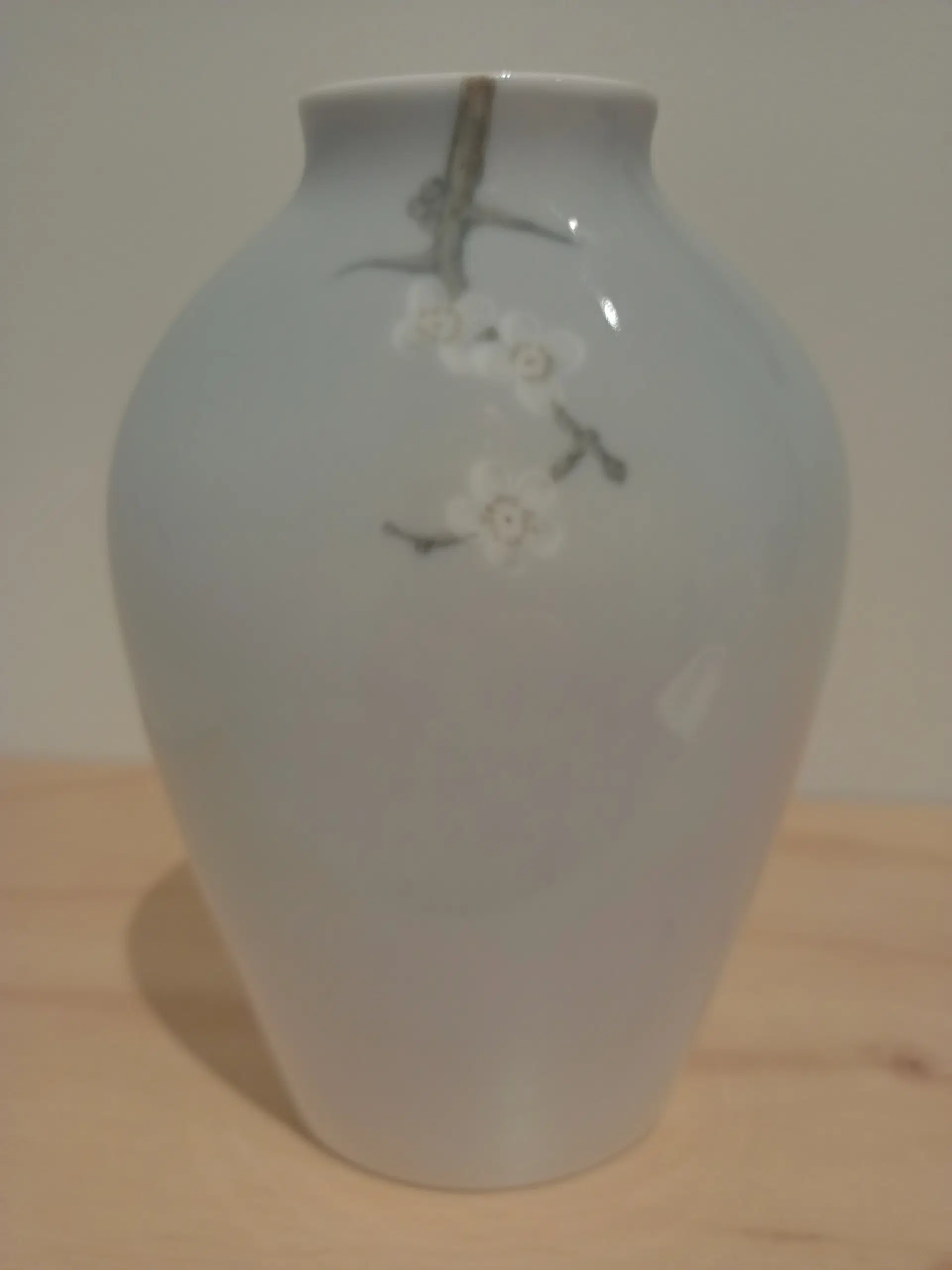 Vase i porcelæn