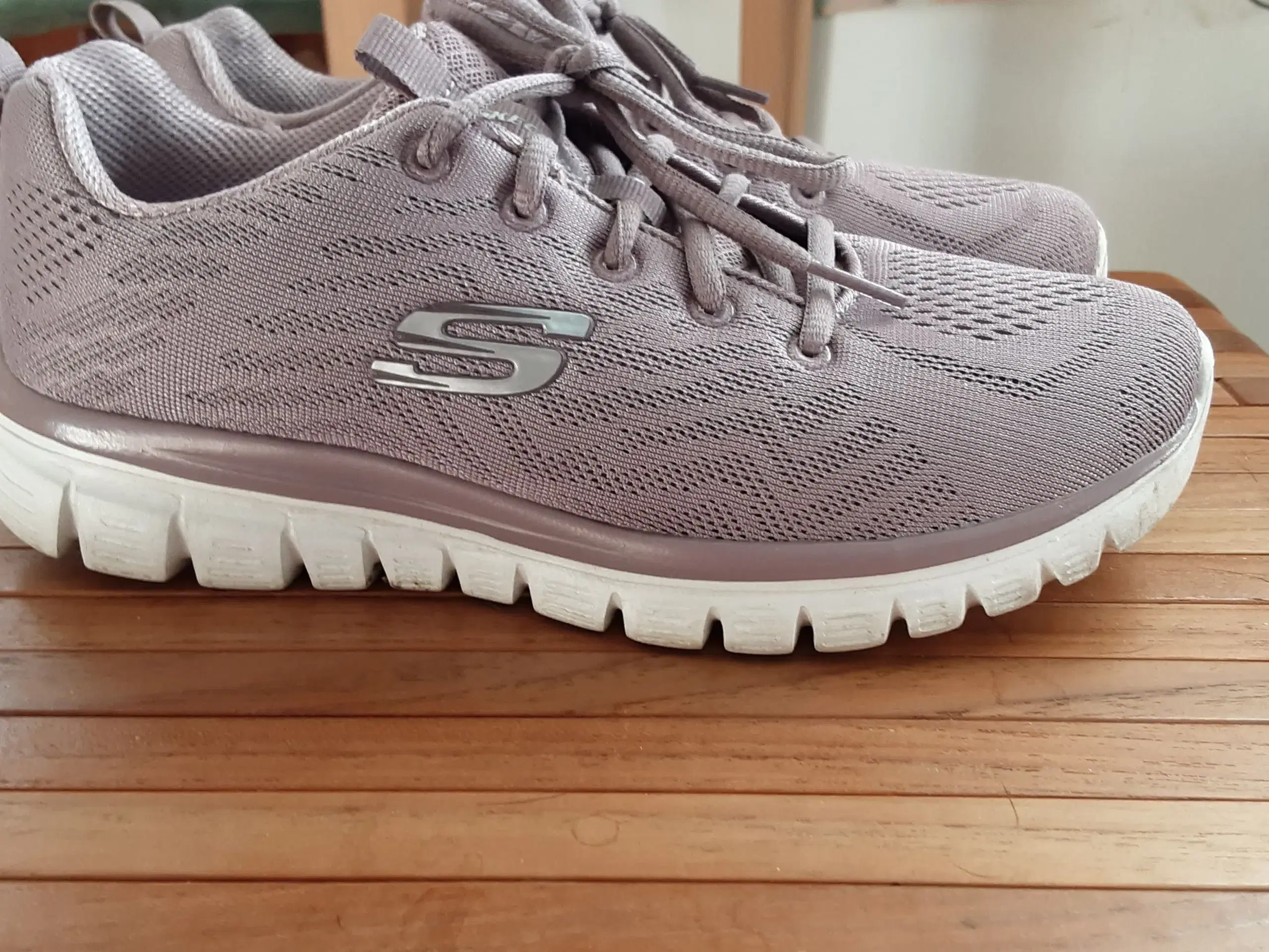 Skechers str 37