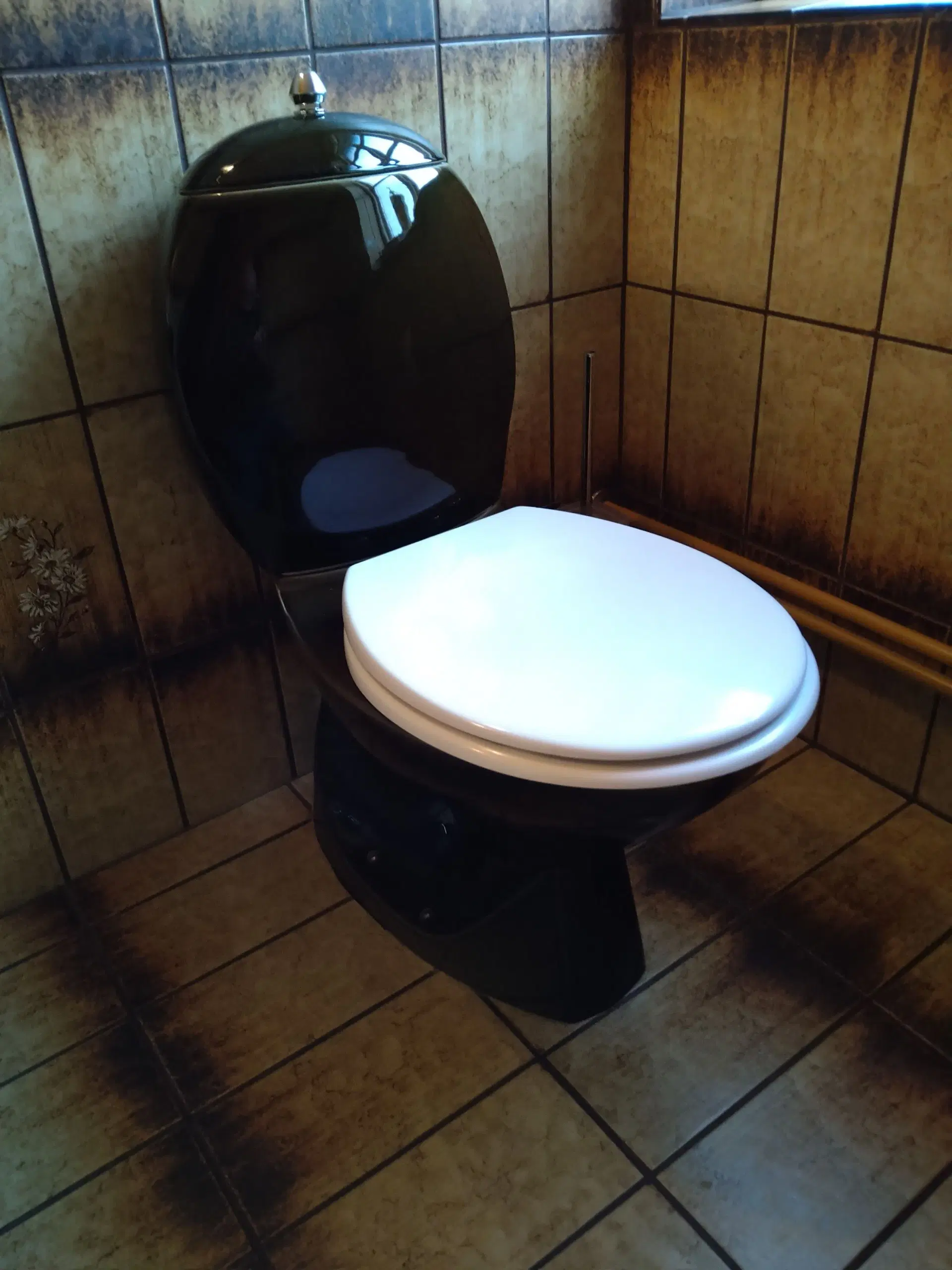 Toilet håndvask og hylde