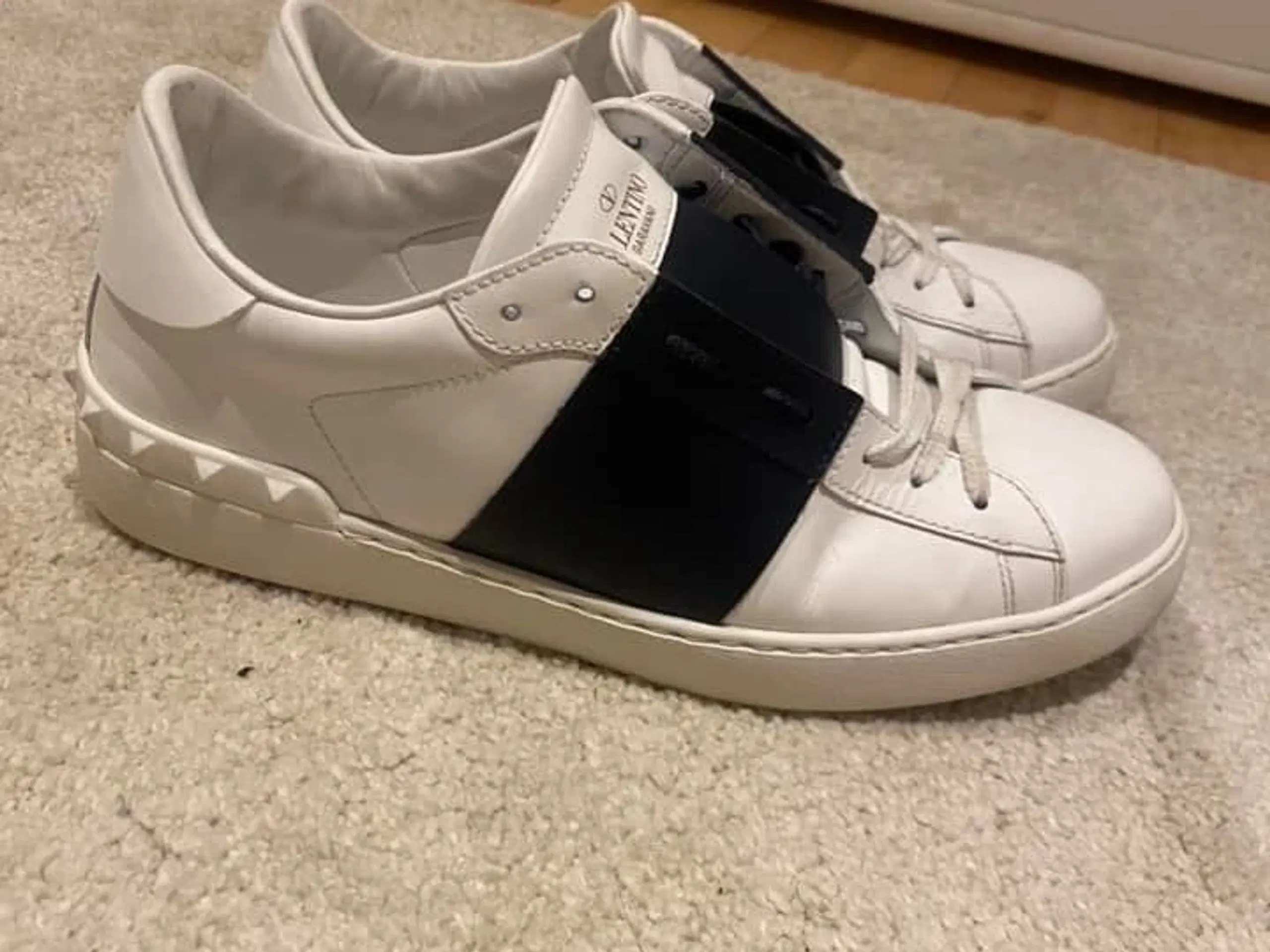 Valentino Sneakers