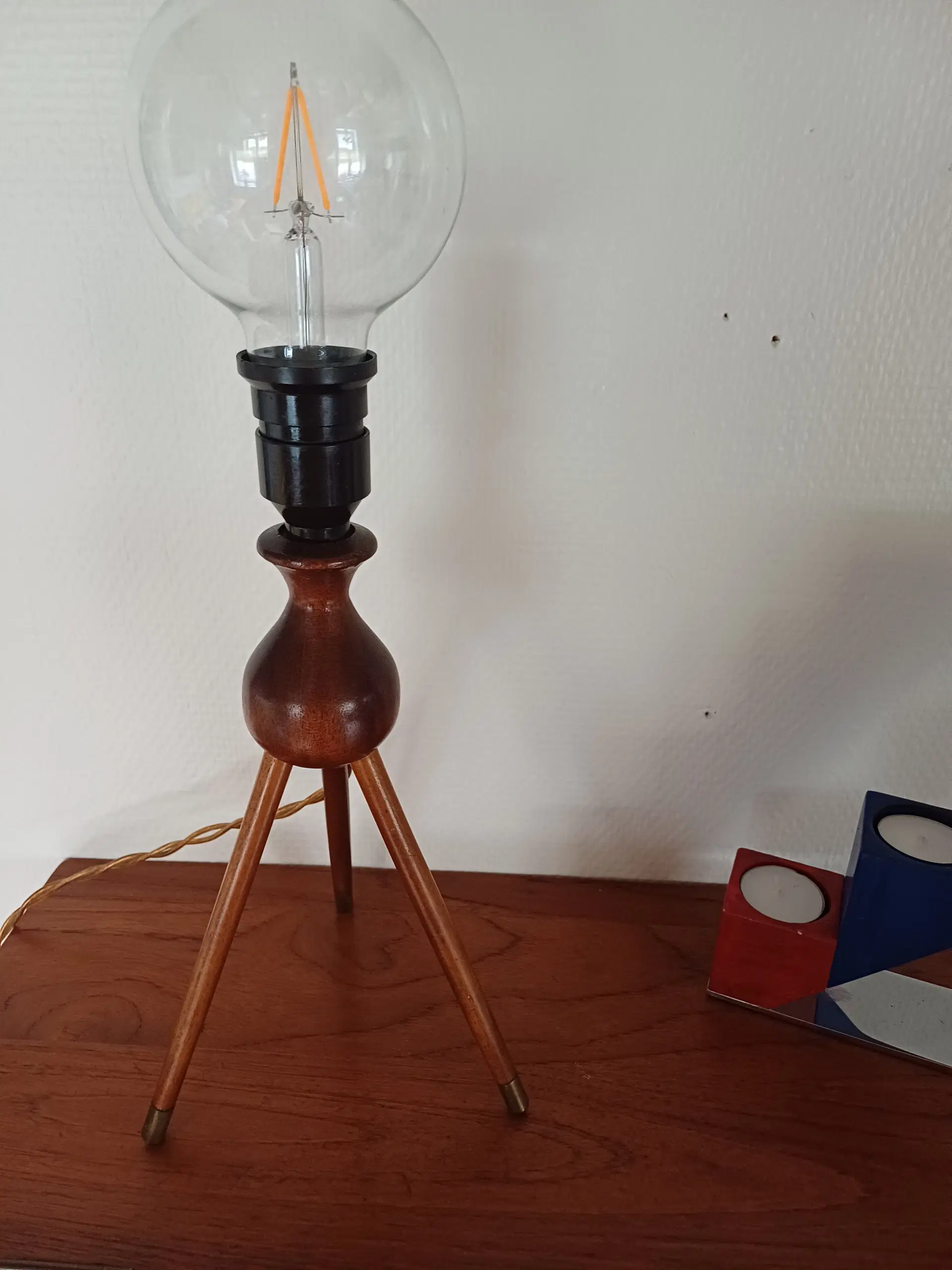 Ældre lille hjælper lampe I teak