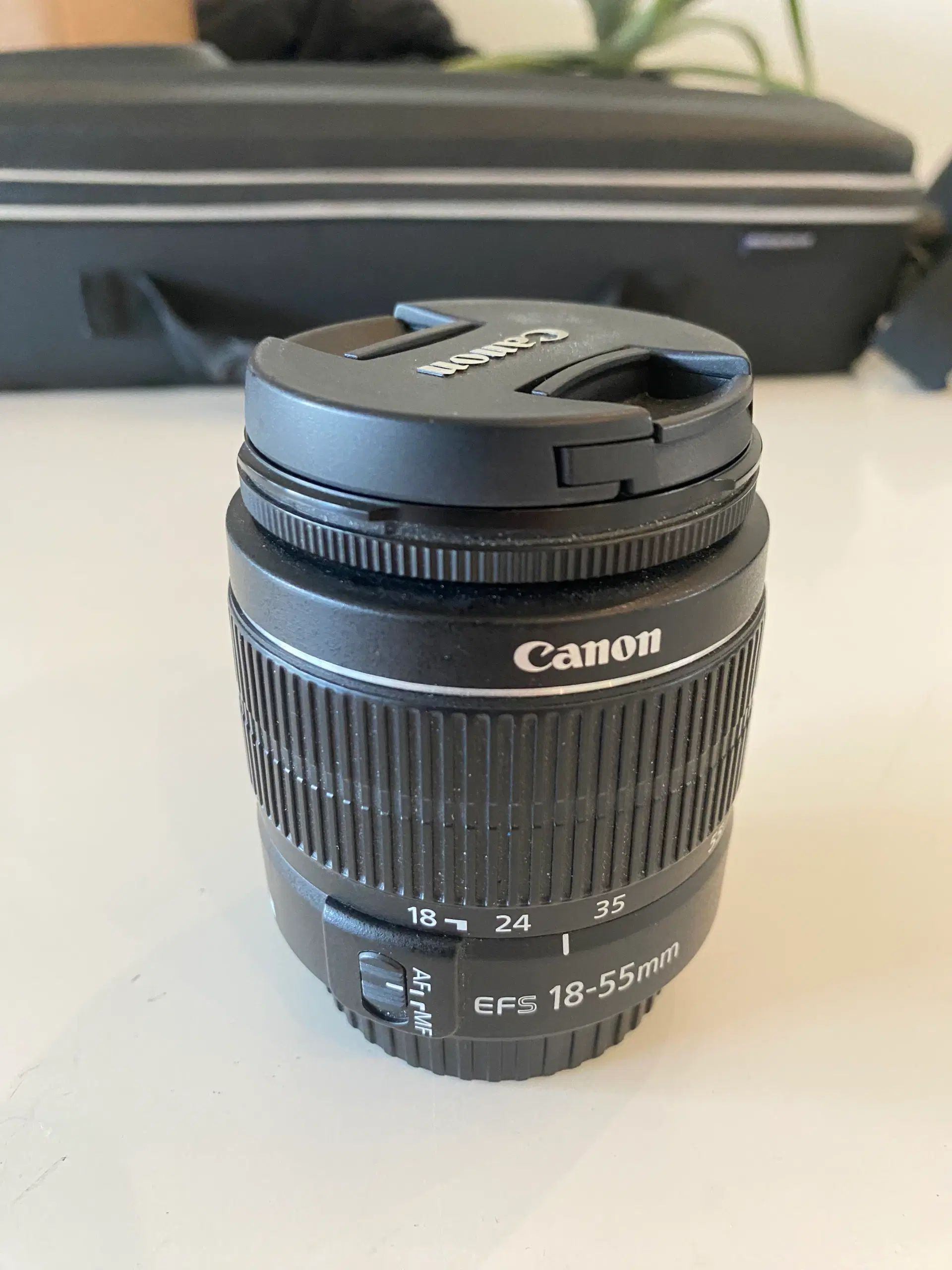 Canon Zoom lens EF-S 18-55mm 1:35-56 III