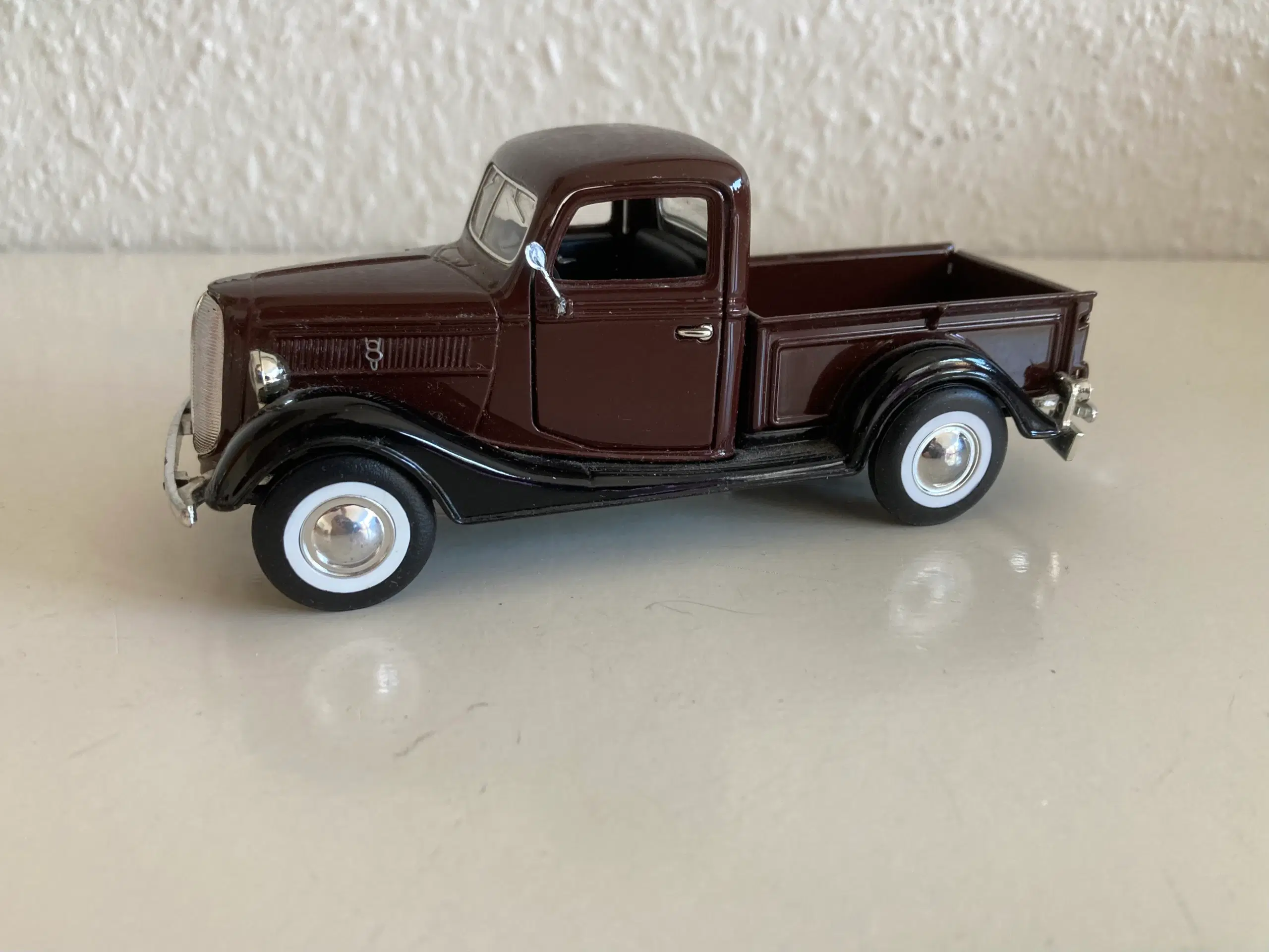 Ford pickup model 1937