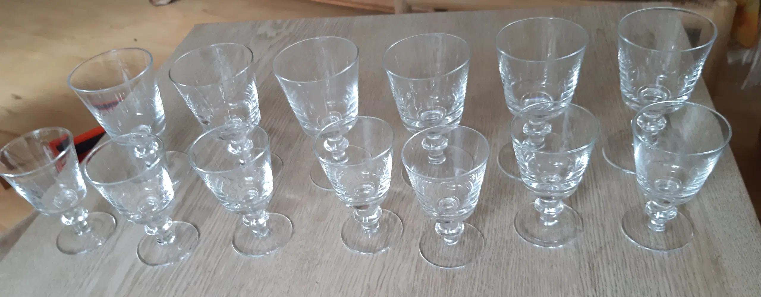 Wellington glas ; seks hvidvin og 7 hedvinsglas