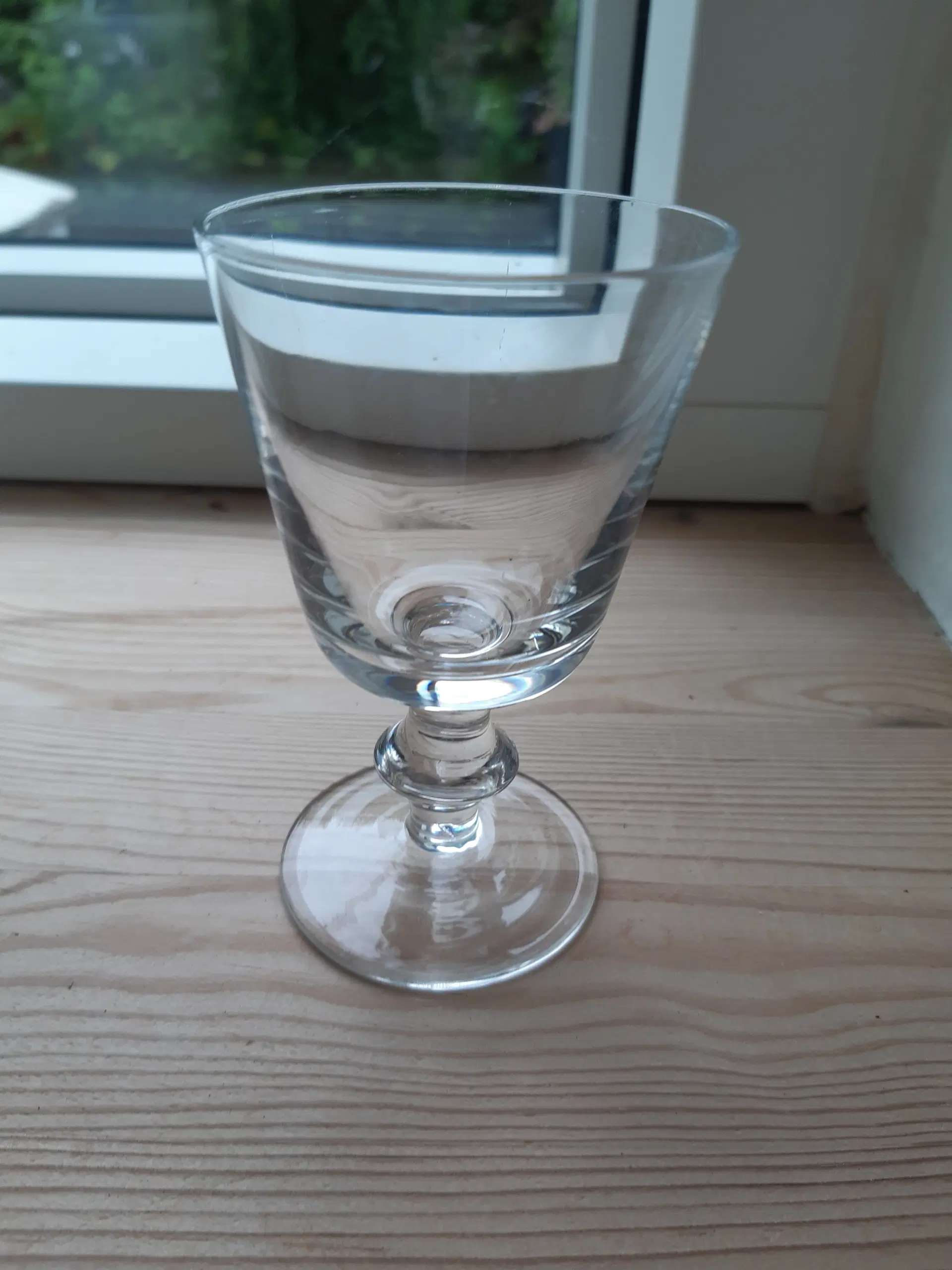 Wellington glas ; seks hvidvin og 7 hedvinsglas