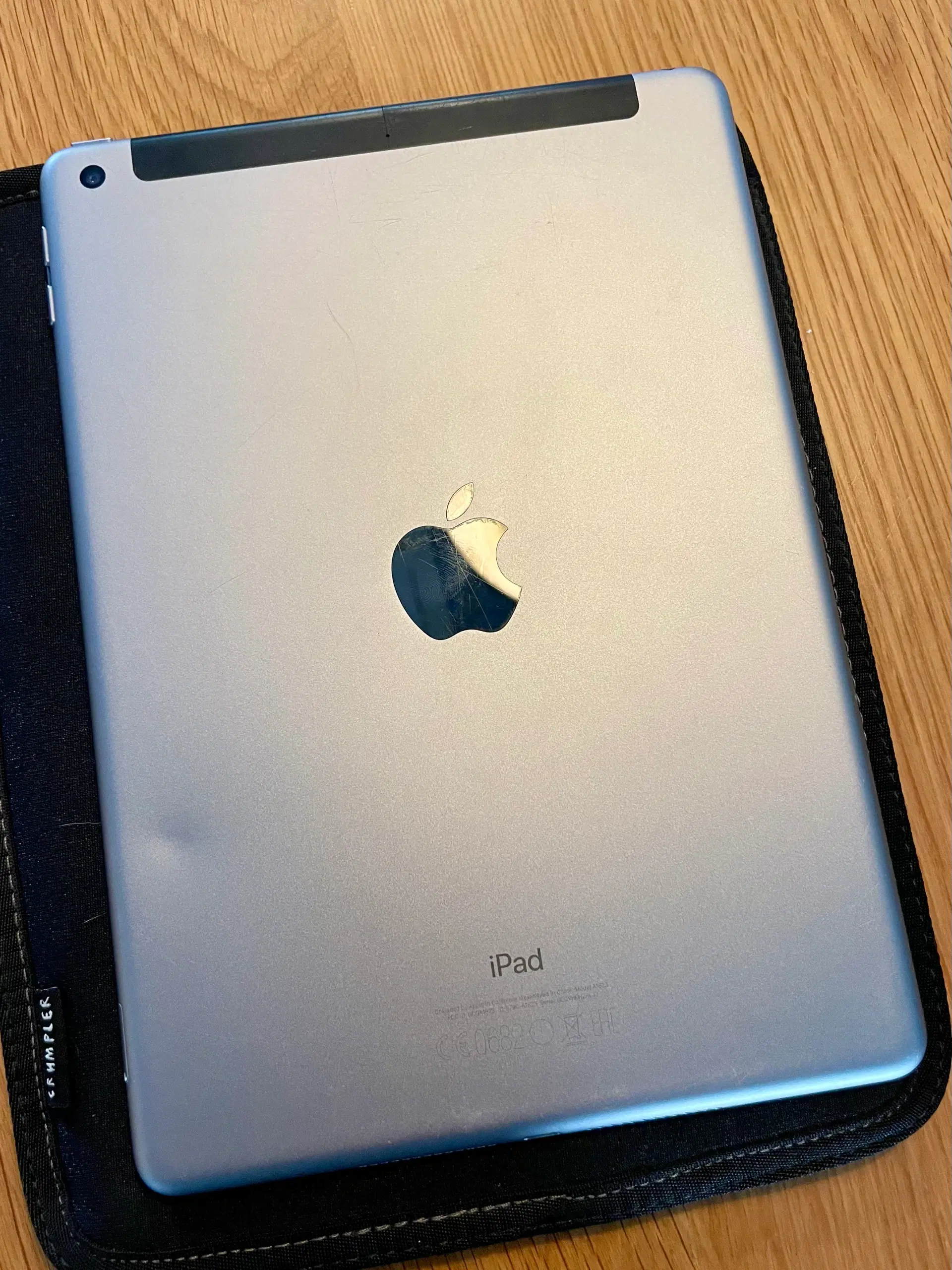 iPad 5 32GB WiFi + cellular model A1823