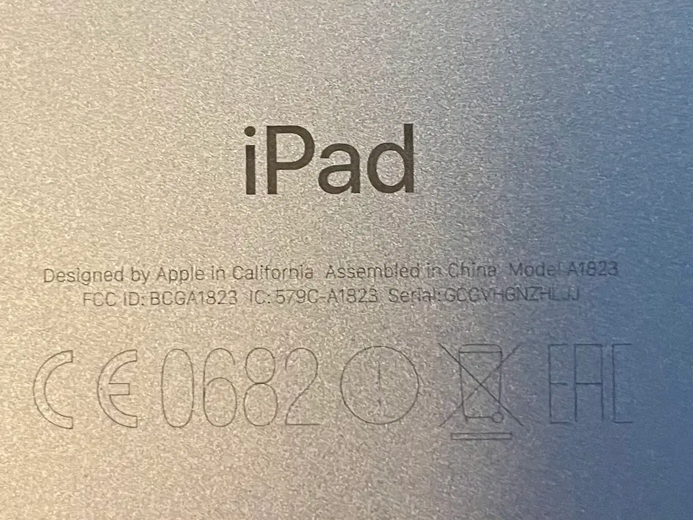 iPad 5 32GB WiFi + cellular model A1823