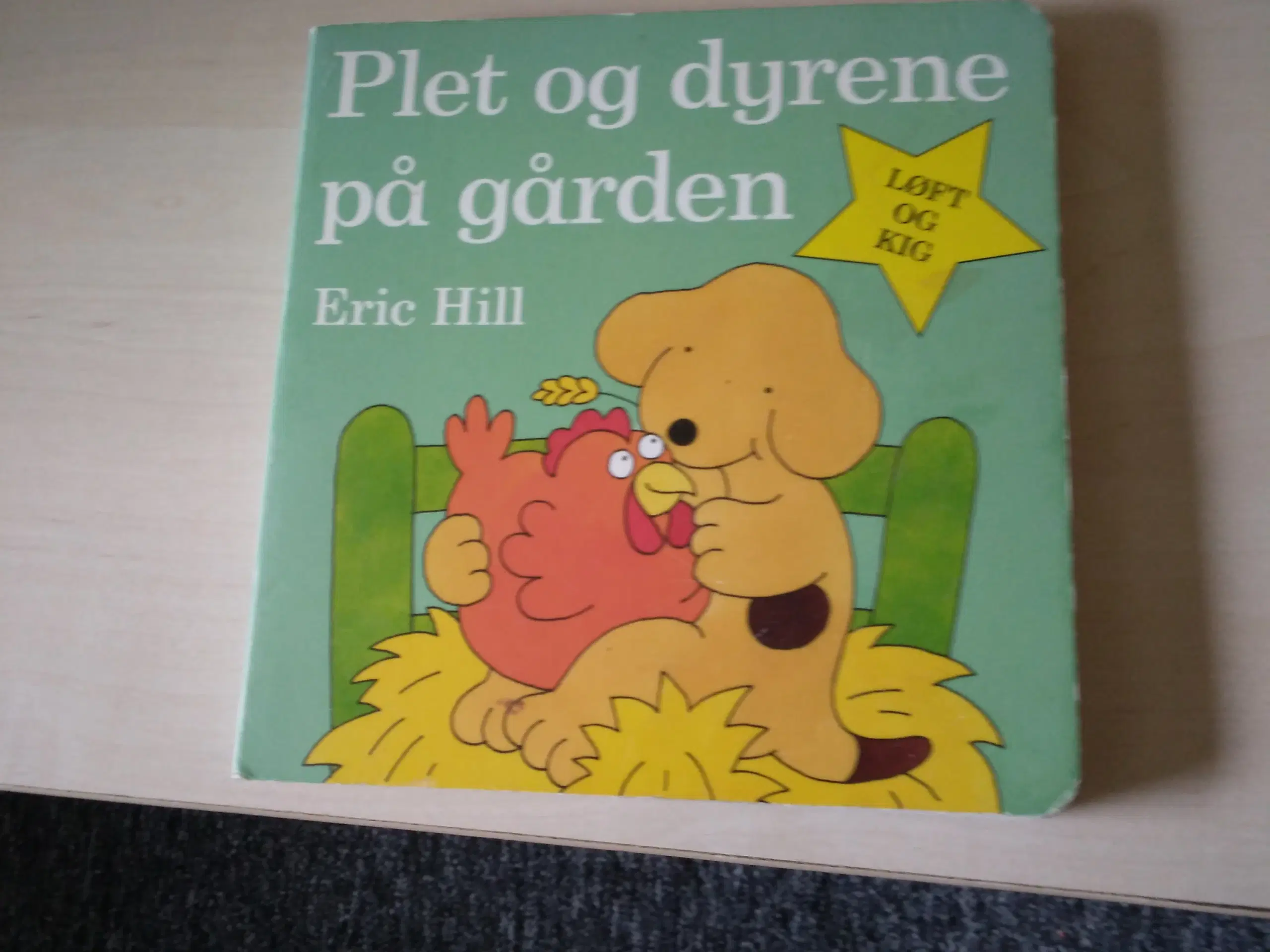 Løft og kig bog - Plet og dyrene på gården