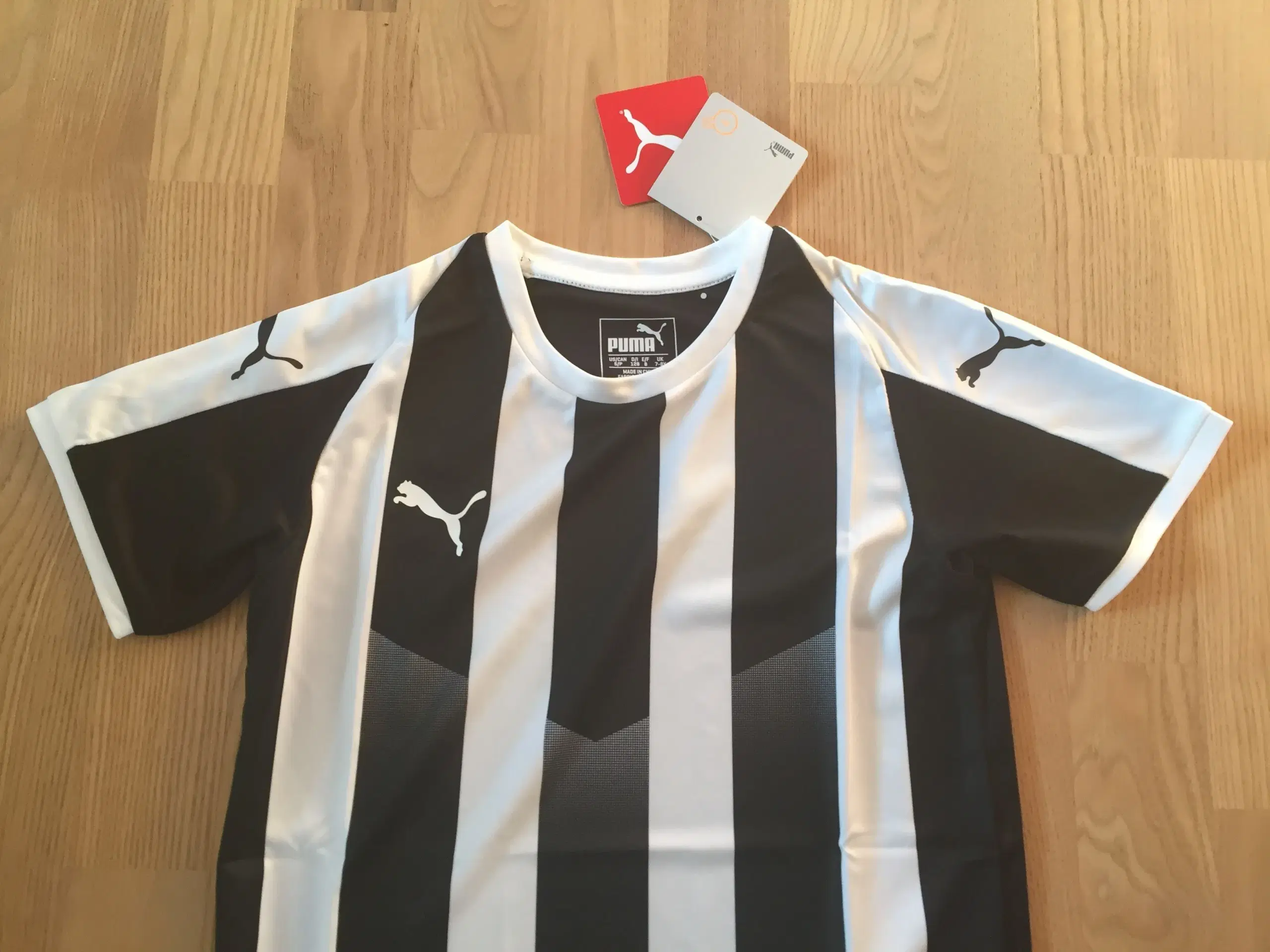 NY stribet Puma t-shirt (7-8 år)