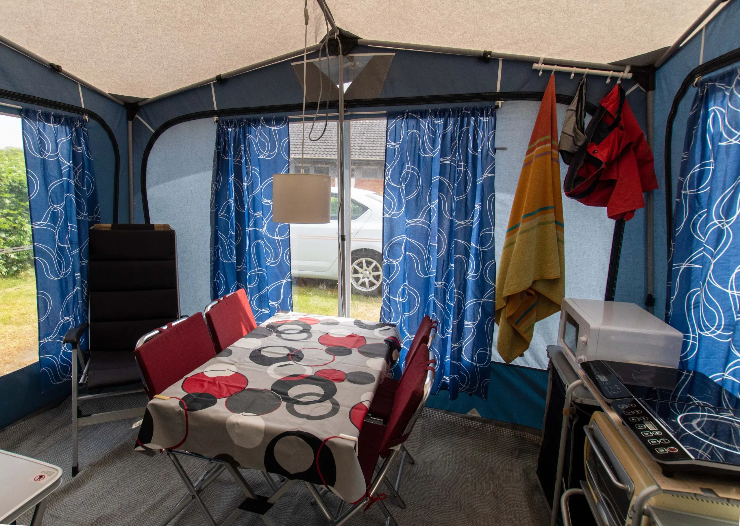 Campingvogn klar med alt til ferien også 12 volt