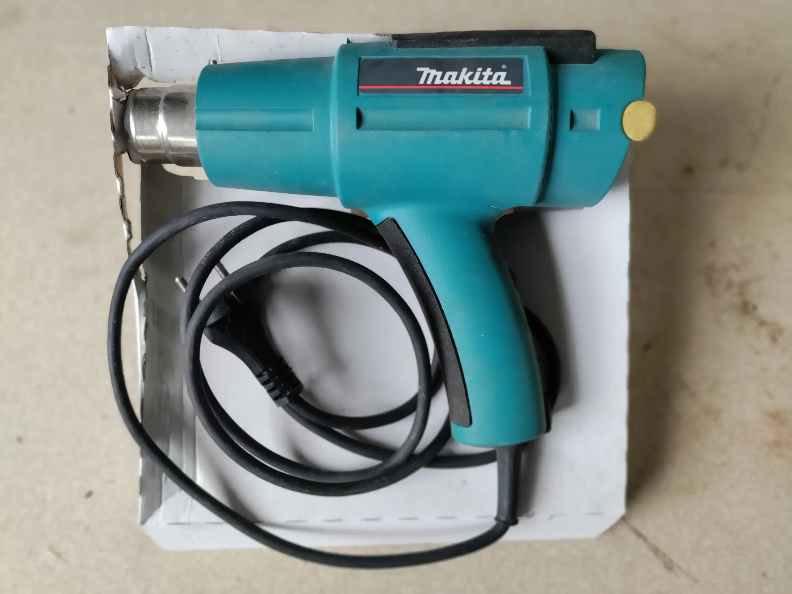 Makita varmepistol