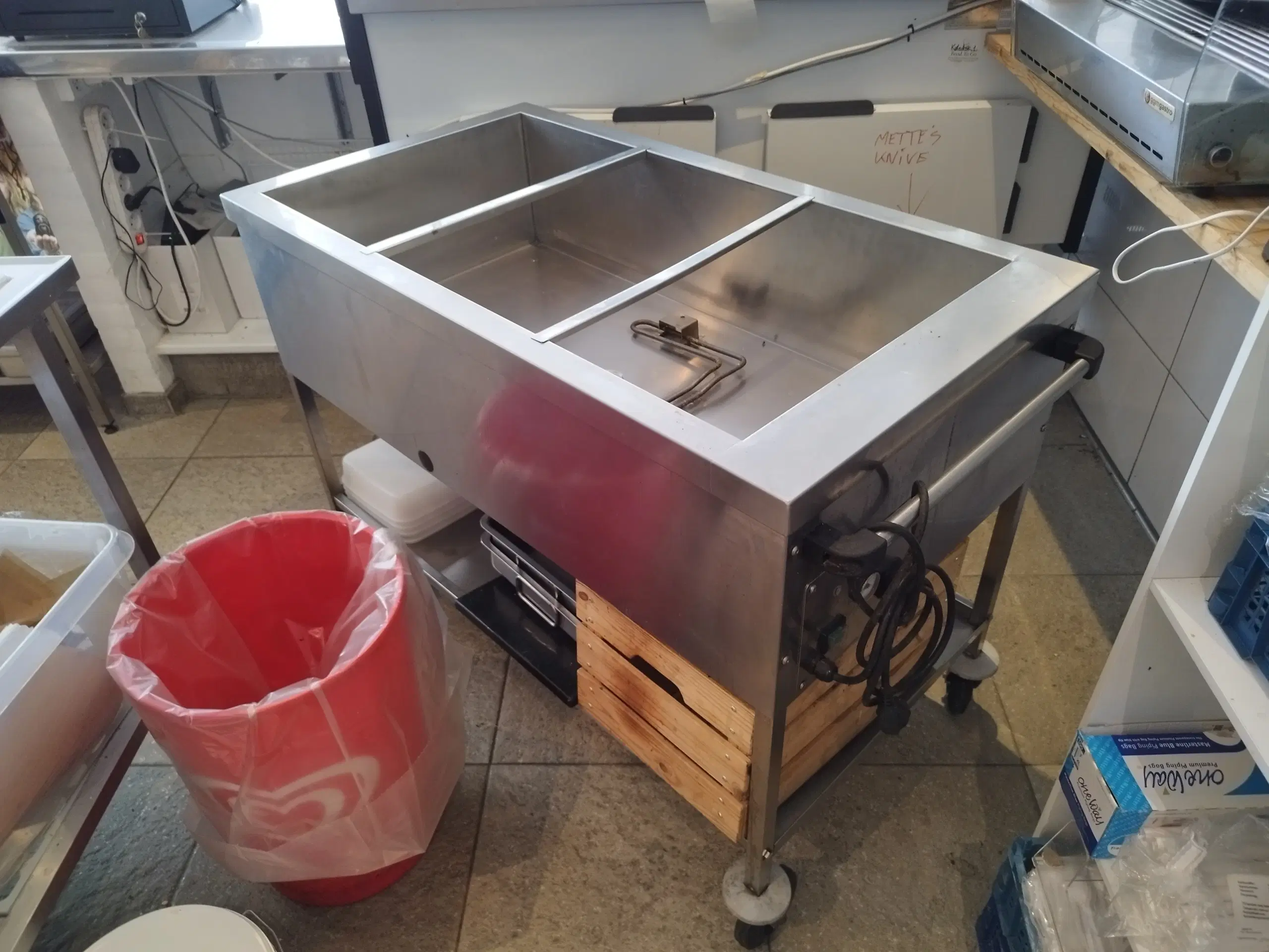 Bain Marie som rullevogn med brønd