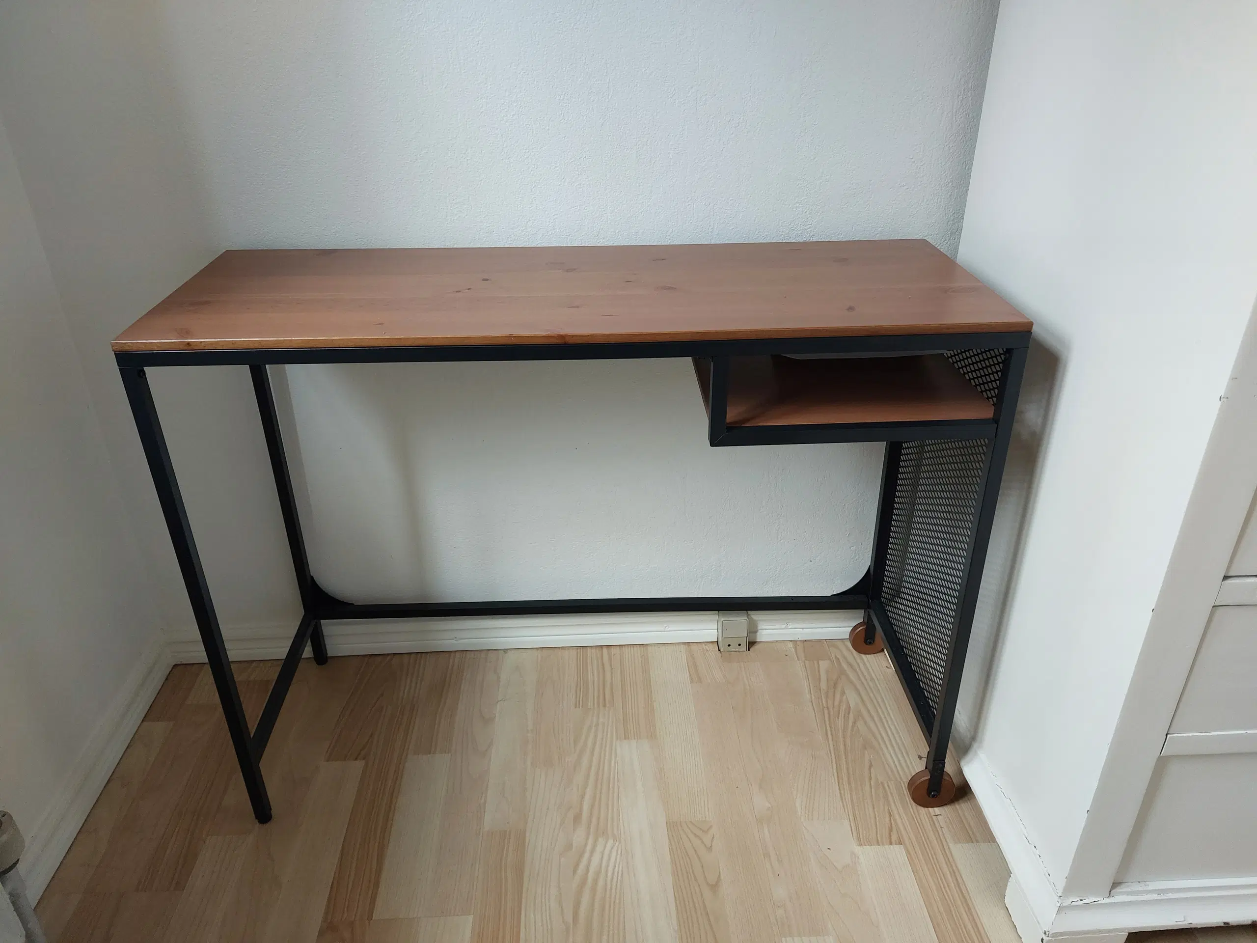 Skrivebord fra Ikea