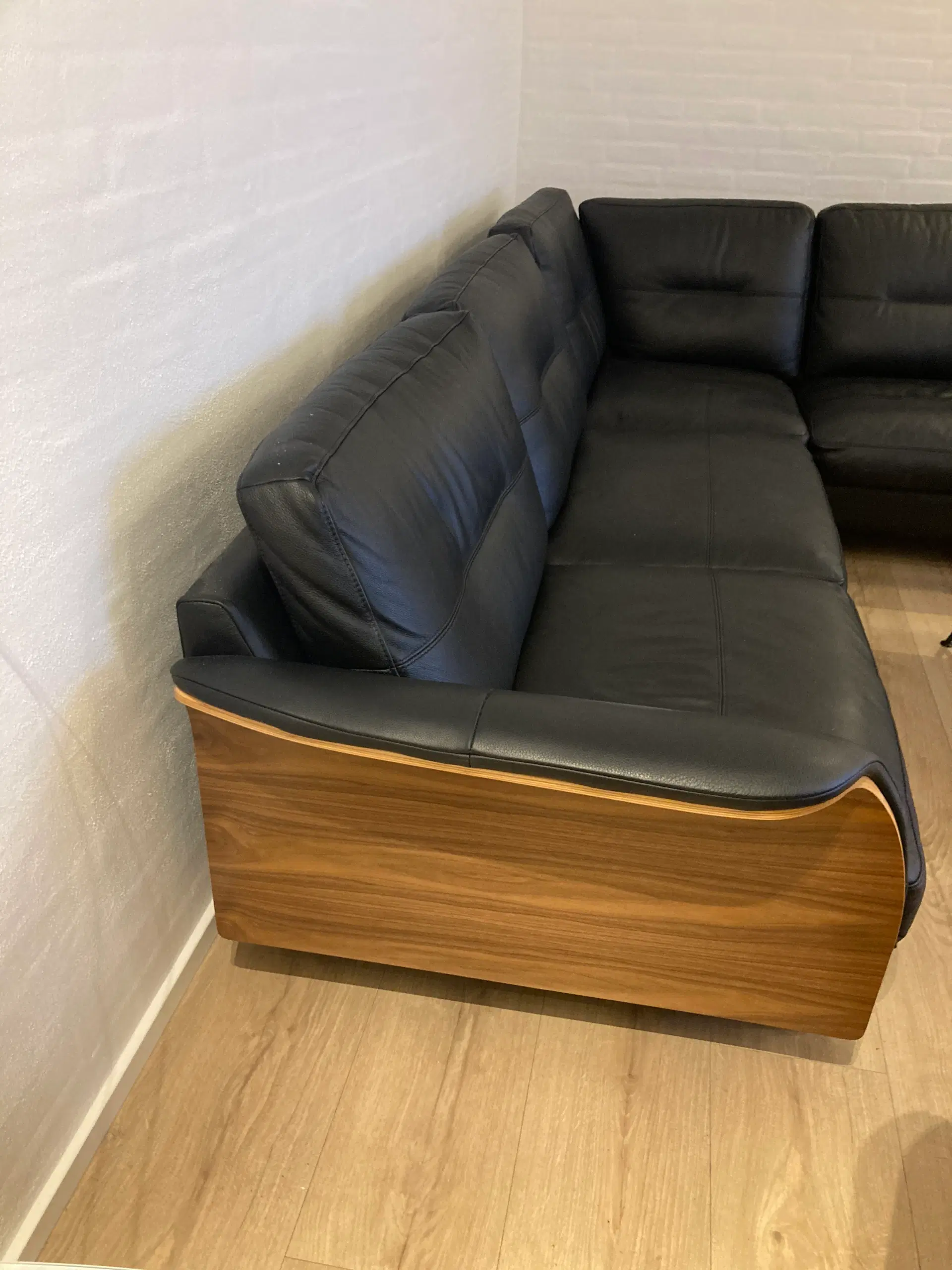 Sofa og stol fra “flexlux” samt sofabord