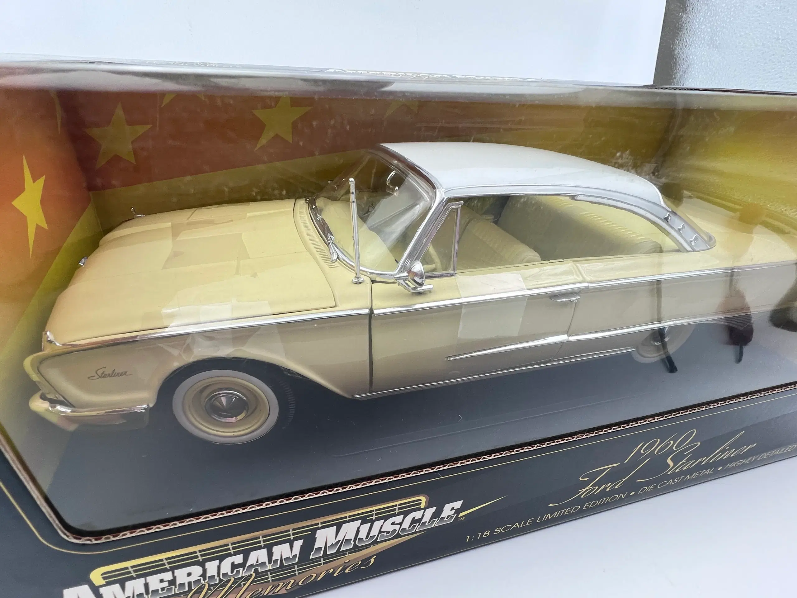 1960 Ford Starliner Limited Edition model - 1:18