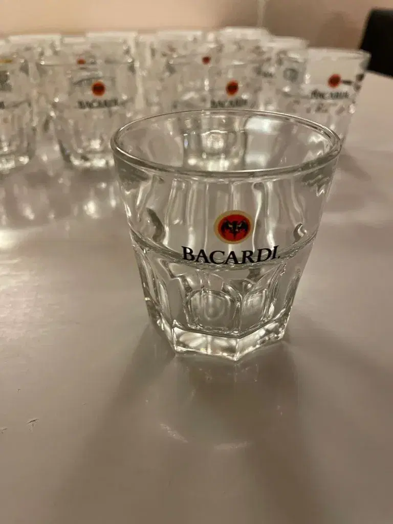 Bacardi sjus-glas