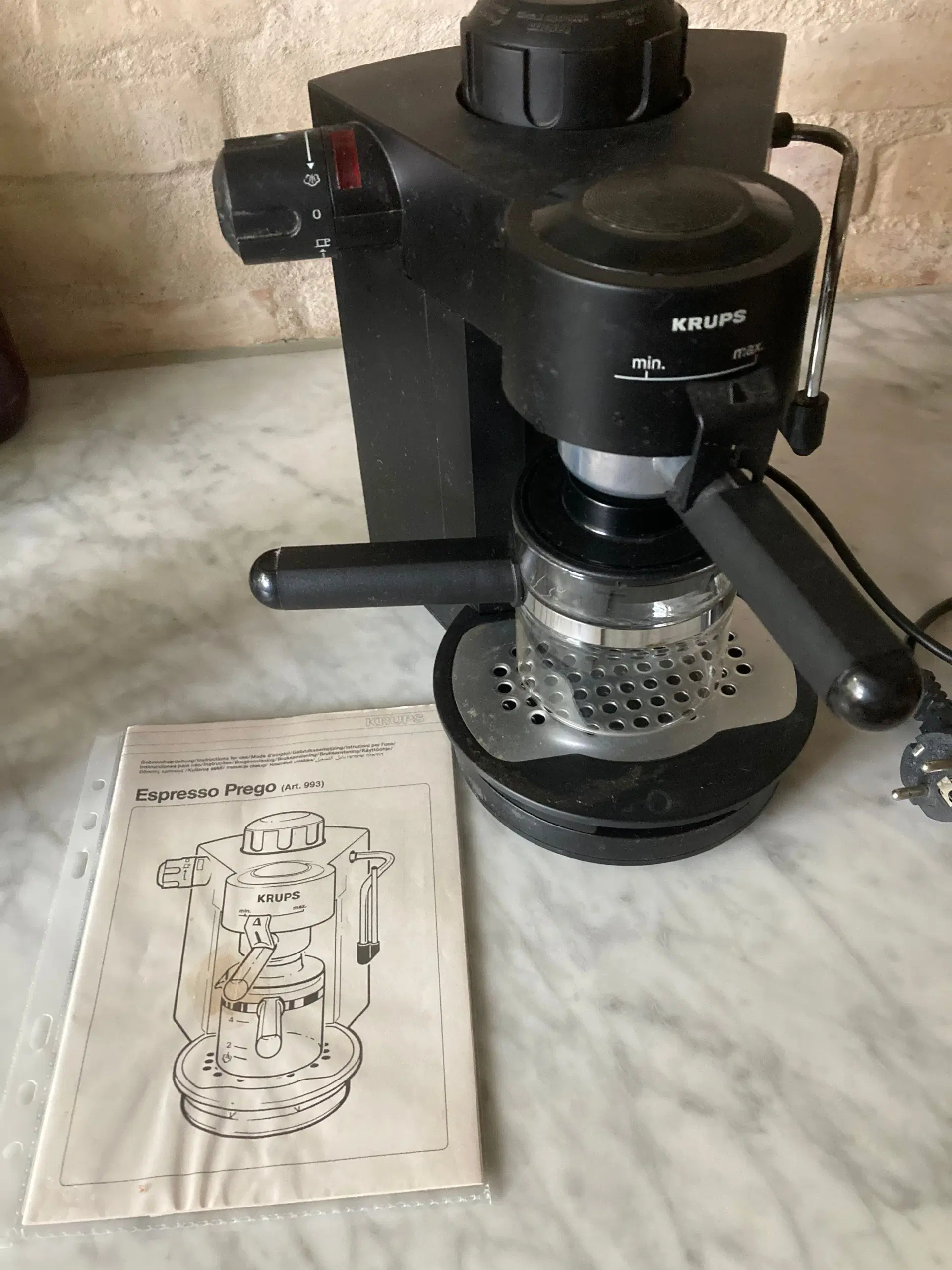 Espresso kaffemaskine og 6 kopper