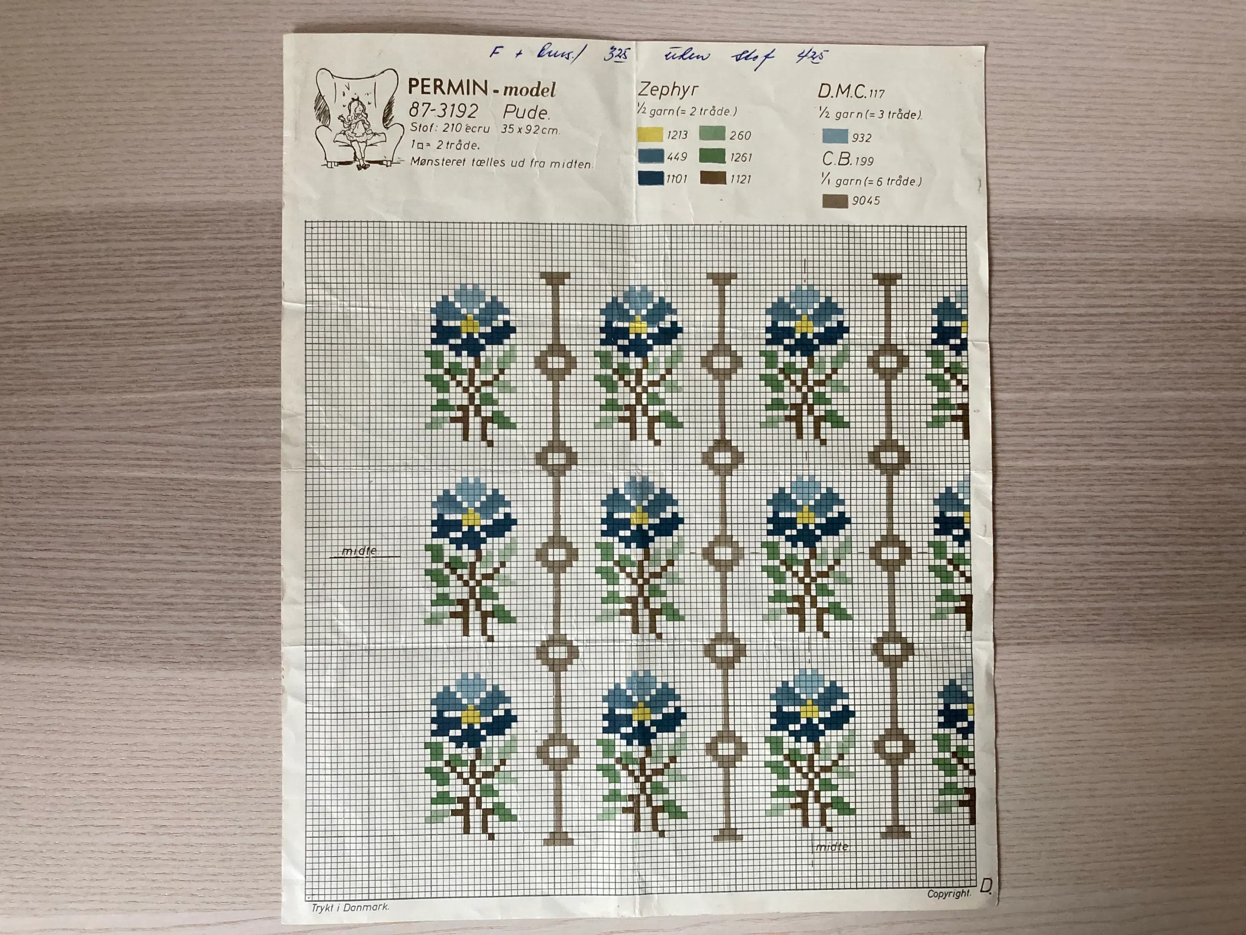 Permin mønster nr 87-3192: Pude med blomster