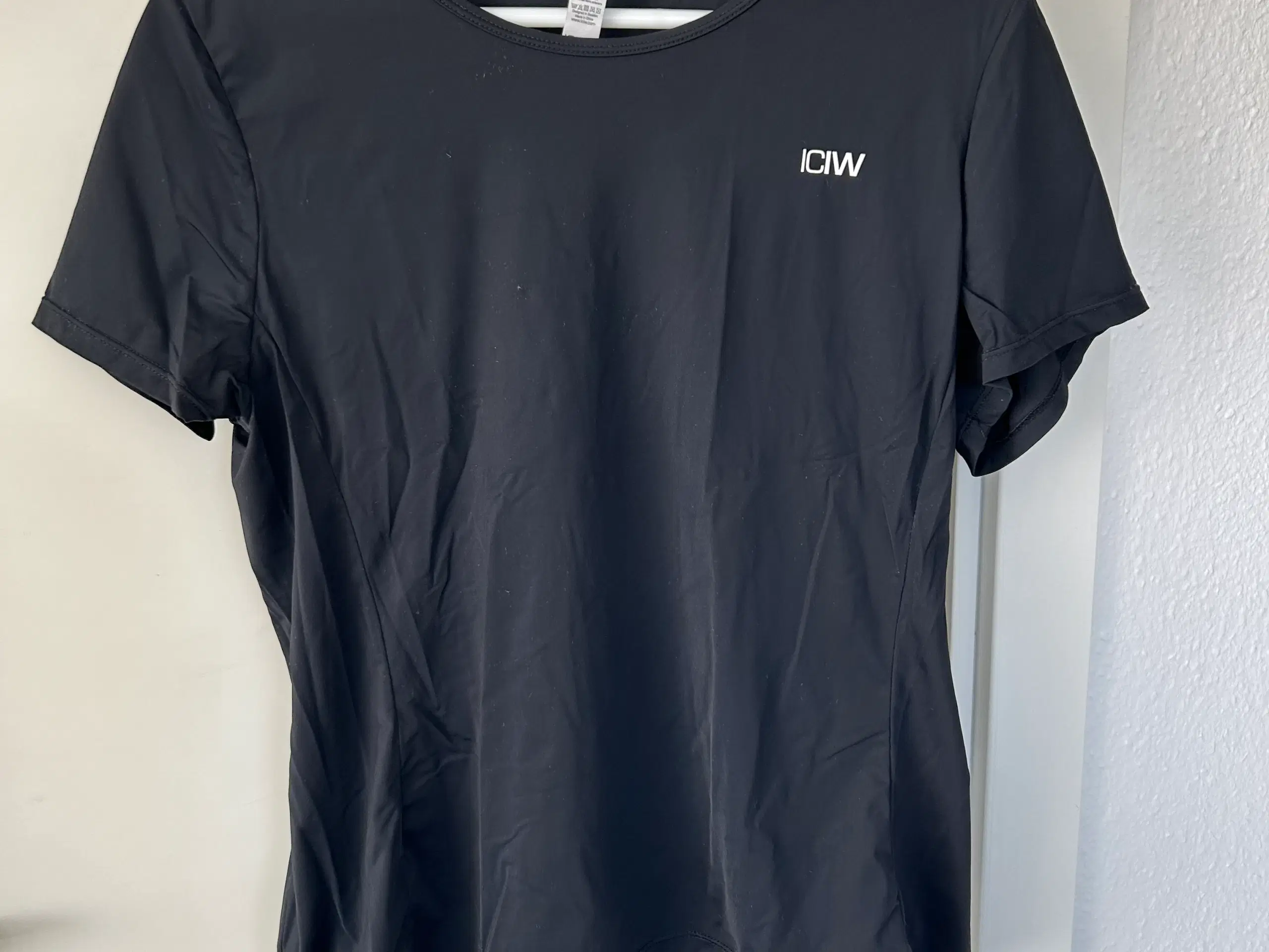 4 løbe T-shirt fra ICIW str L