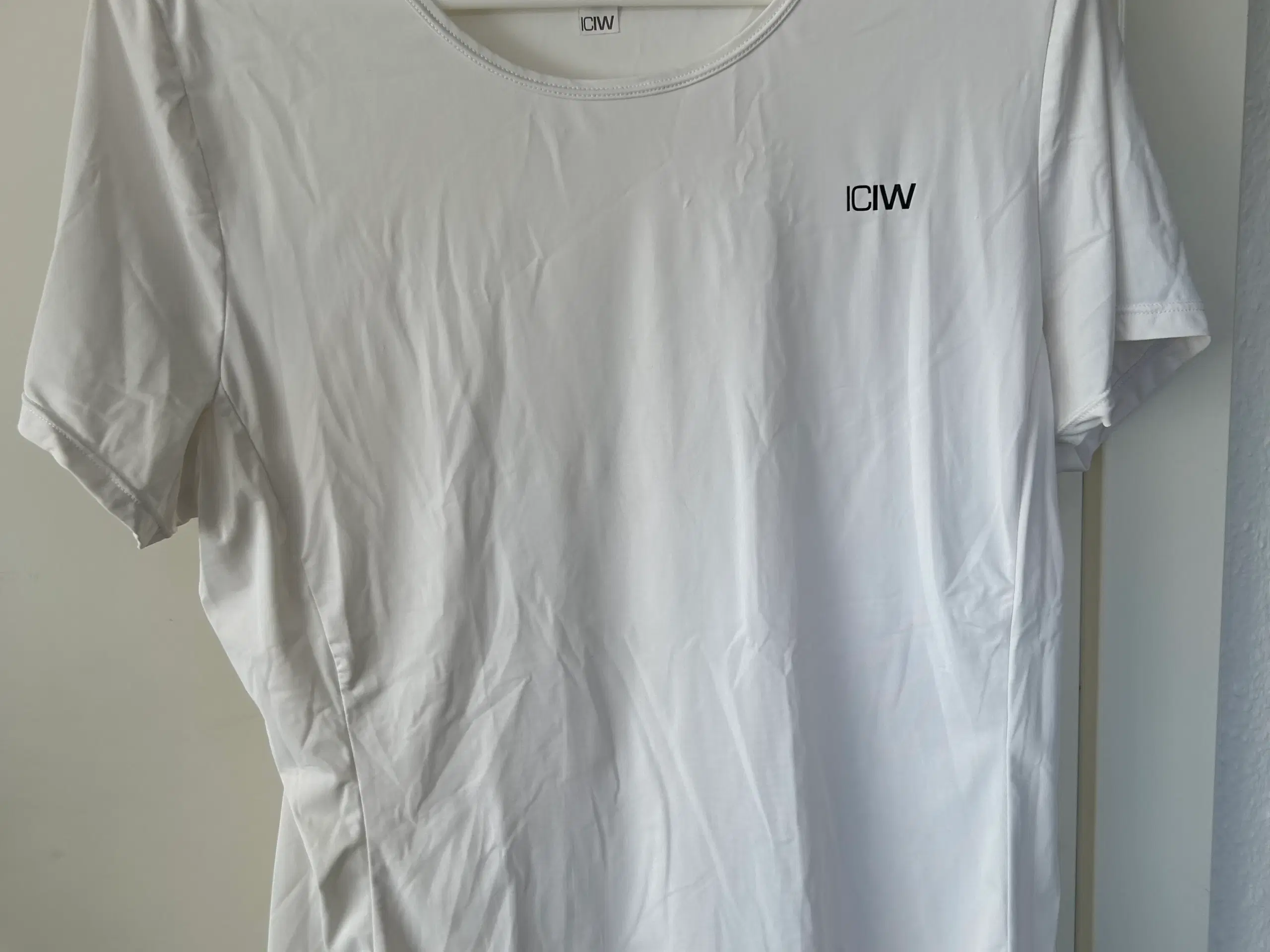 4 løbe T-shirt fra ICIW str L