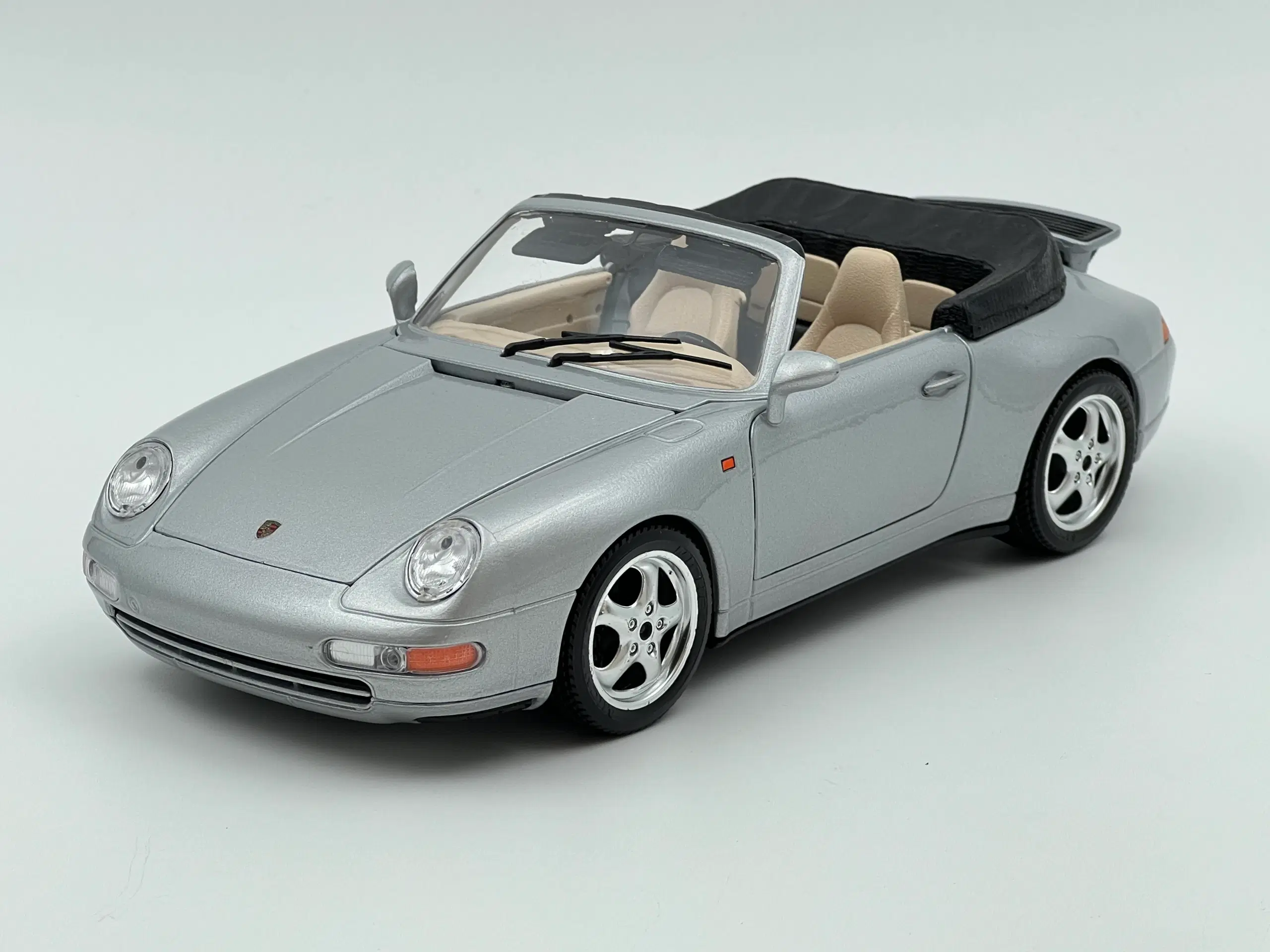 1994 Porsche 911 Carrera / 993 Cabriolet - 1:18