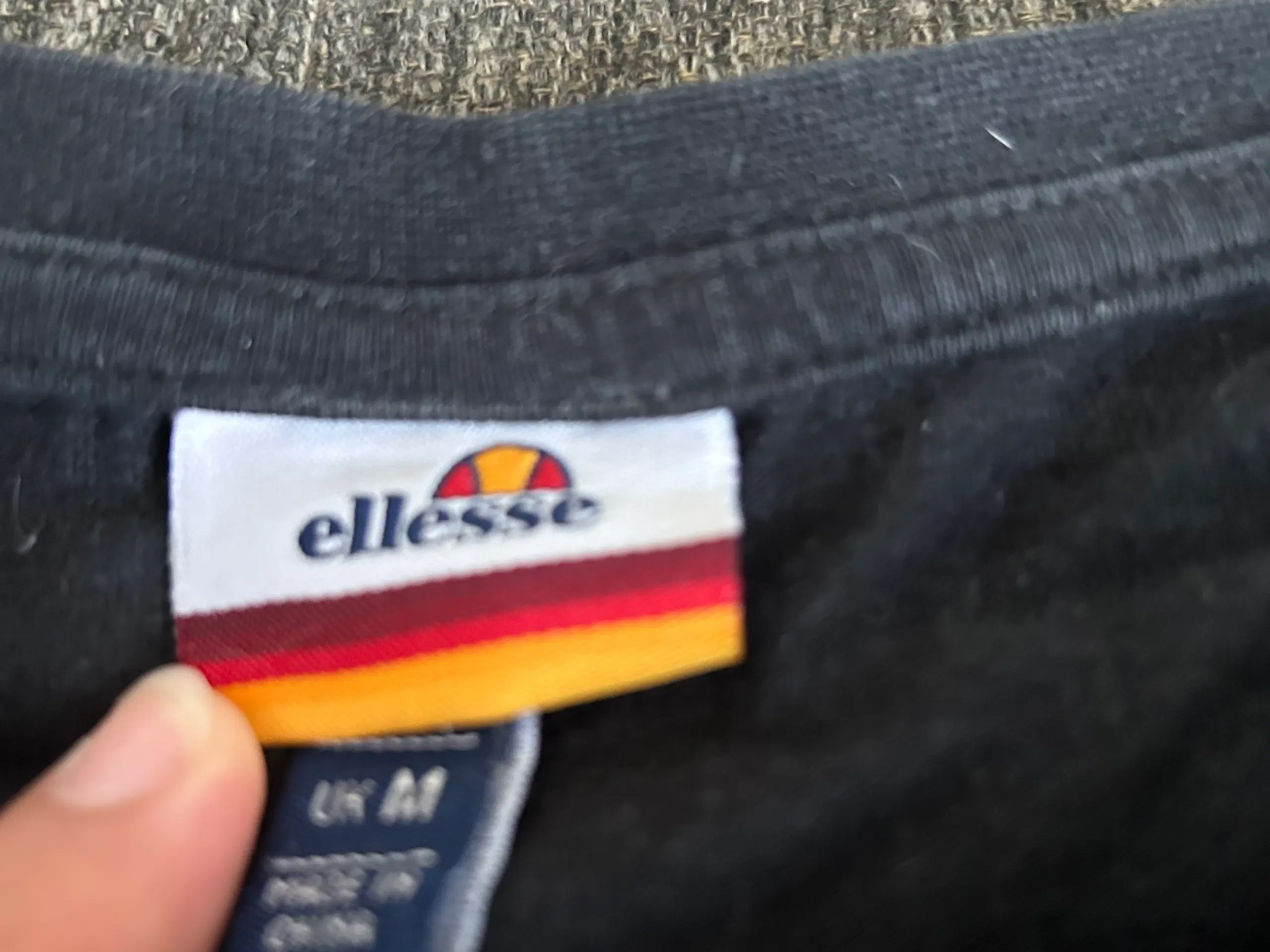 Sælger denne Ellesse t-shirt