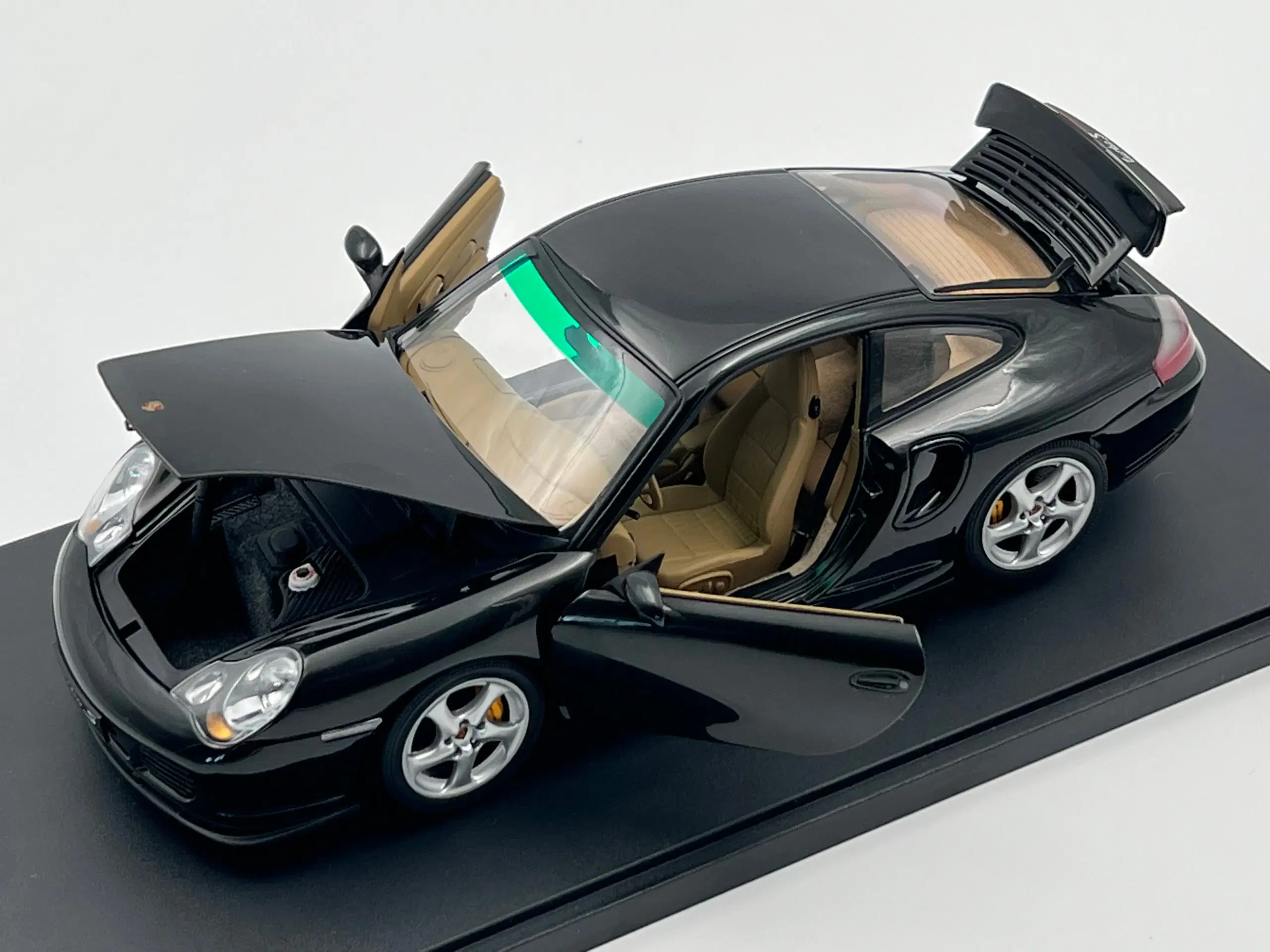 2005 Porsche 911 Turbo S (996) - AUTOart - 1:18