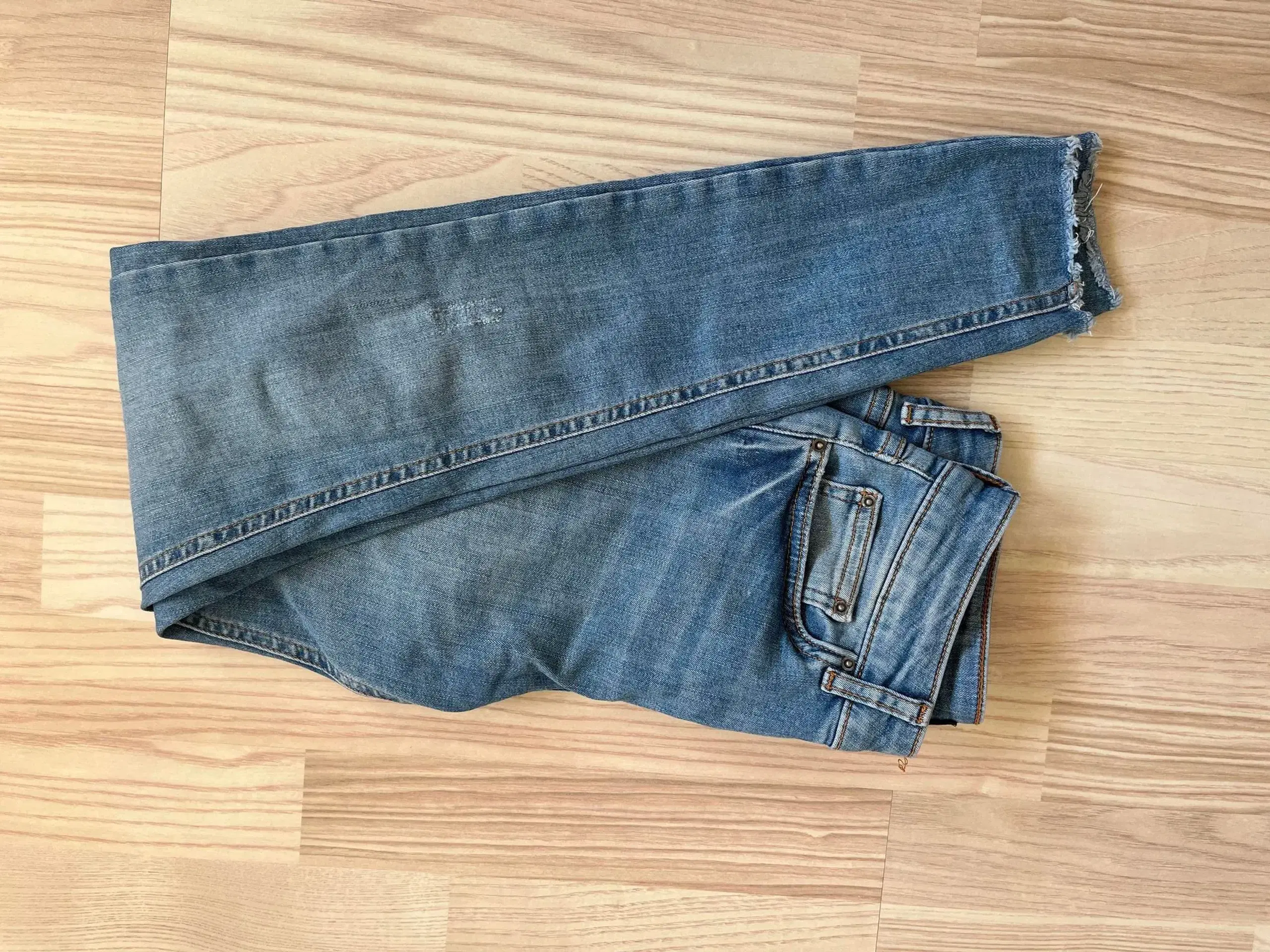 Jeans med detaljer