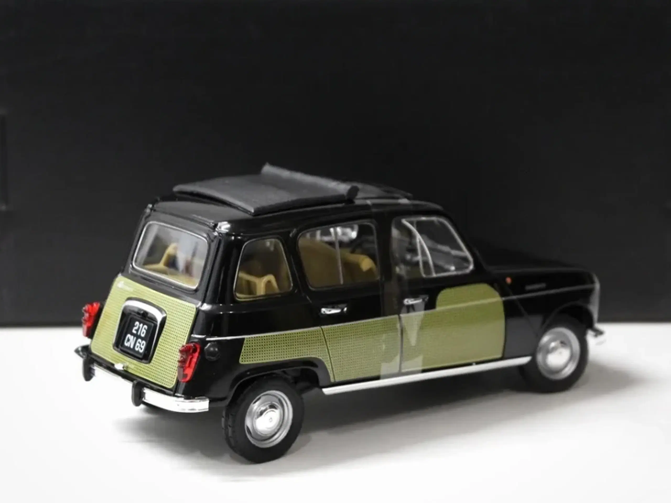 1:18 Renault 4TL