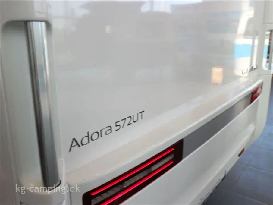2022 - Adria Adora 572 UT   Populær enkeltsengsvogn med stor lasteevne Jubilæumstilbud!