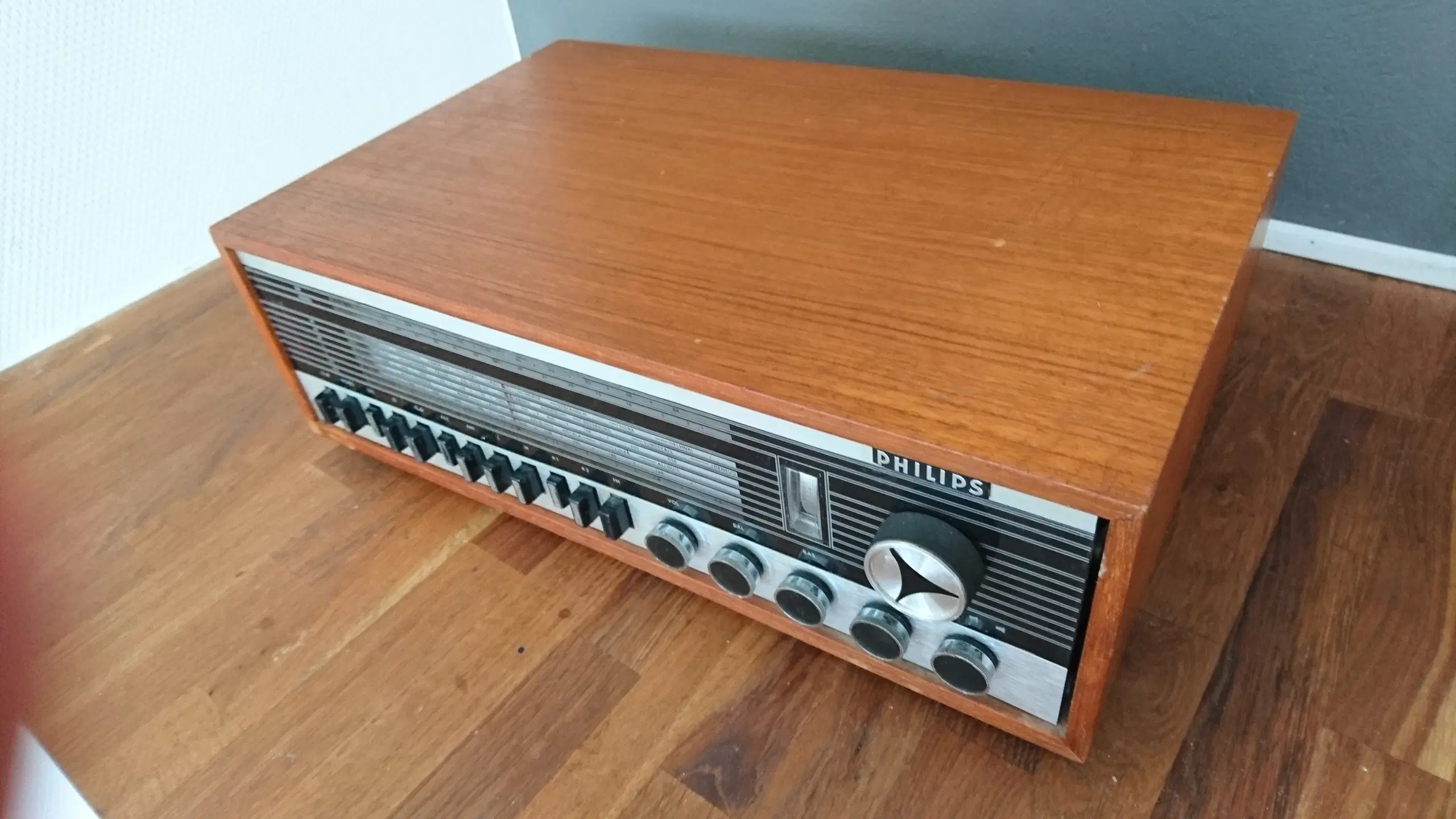 Vintage retro receiver