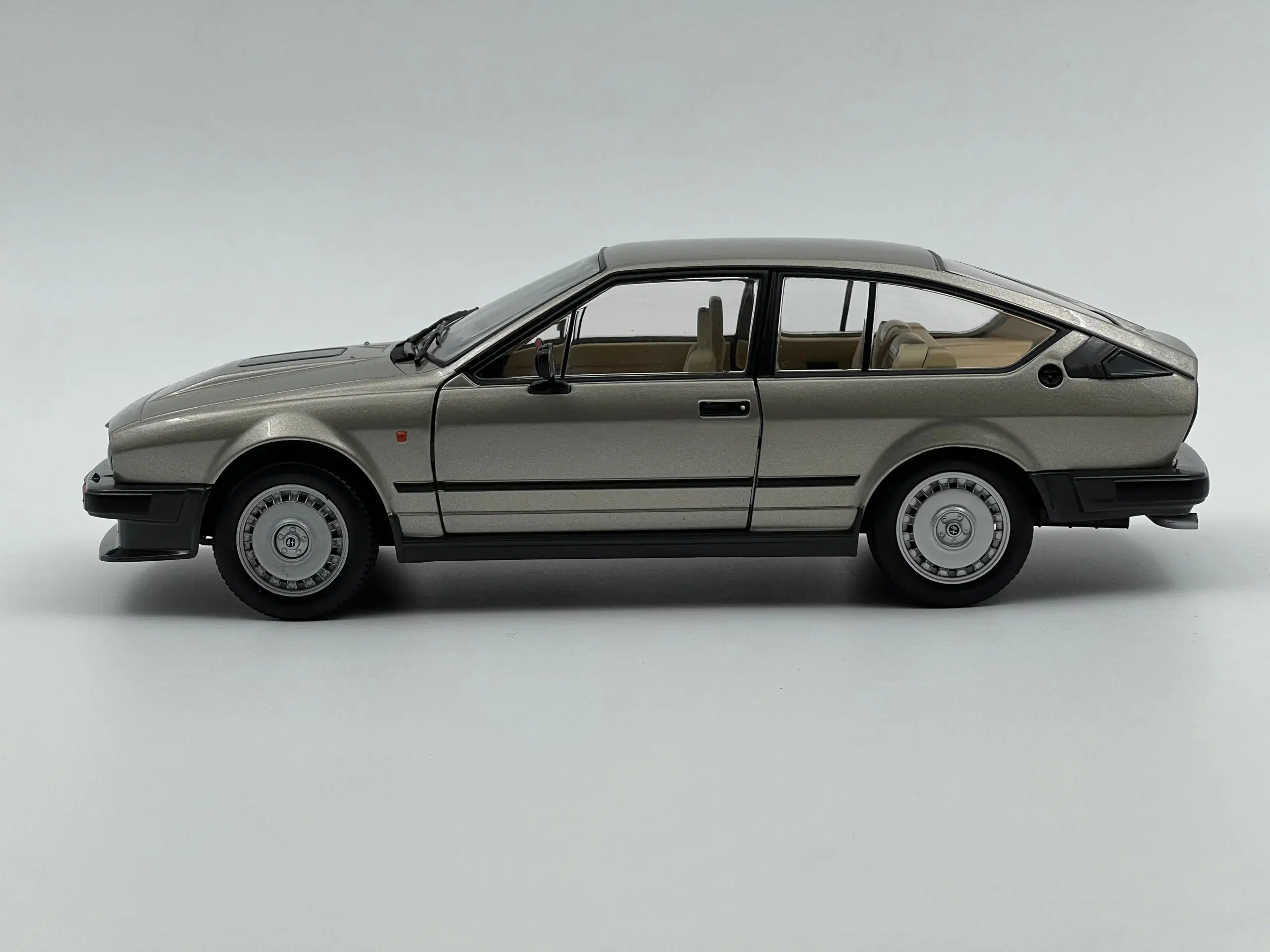 1984 Alfa Romeo GTV V6 - 1:18