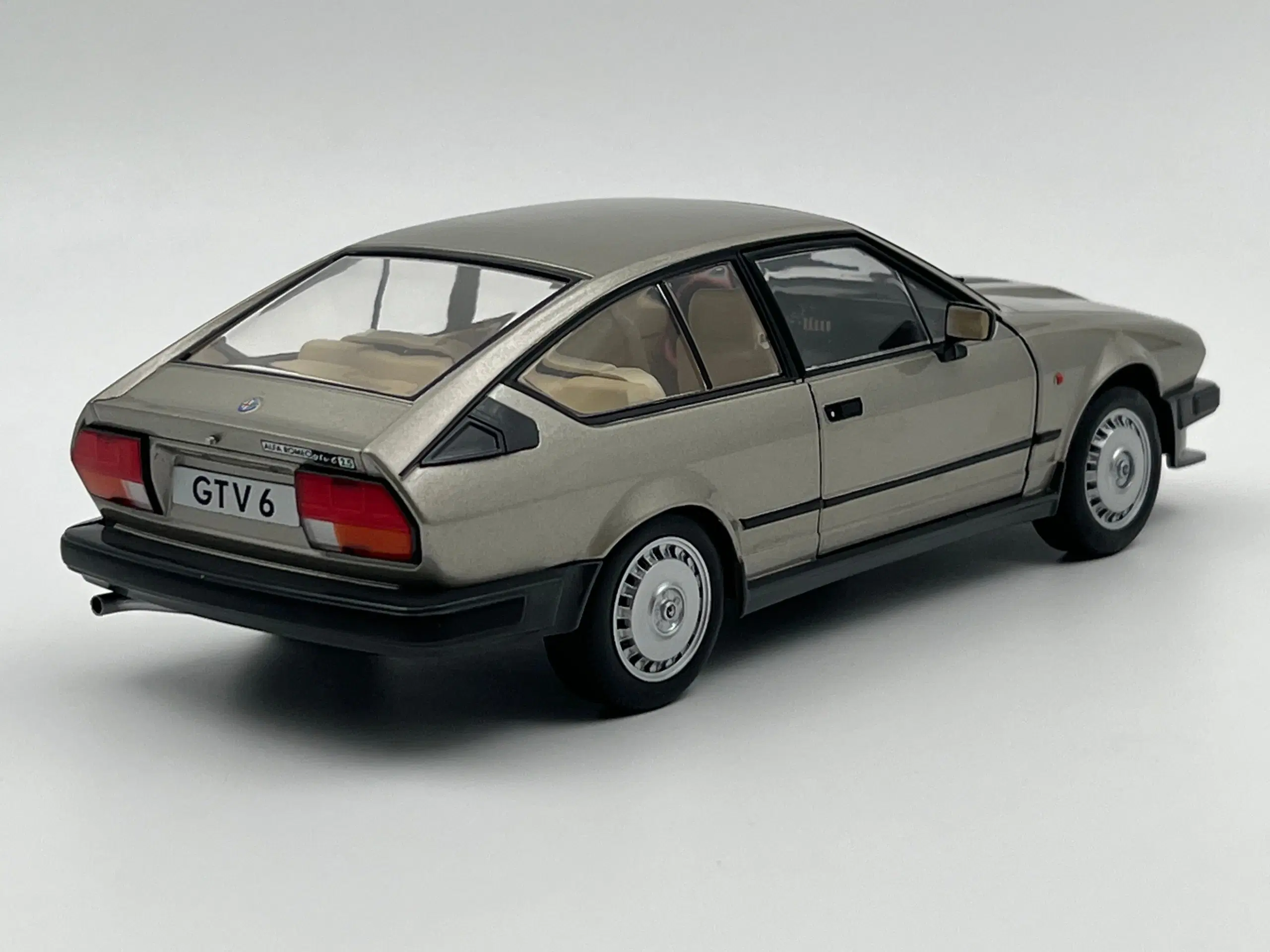 1984 Alfa Romeo GTV V6 - 1:18