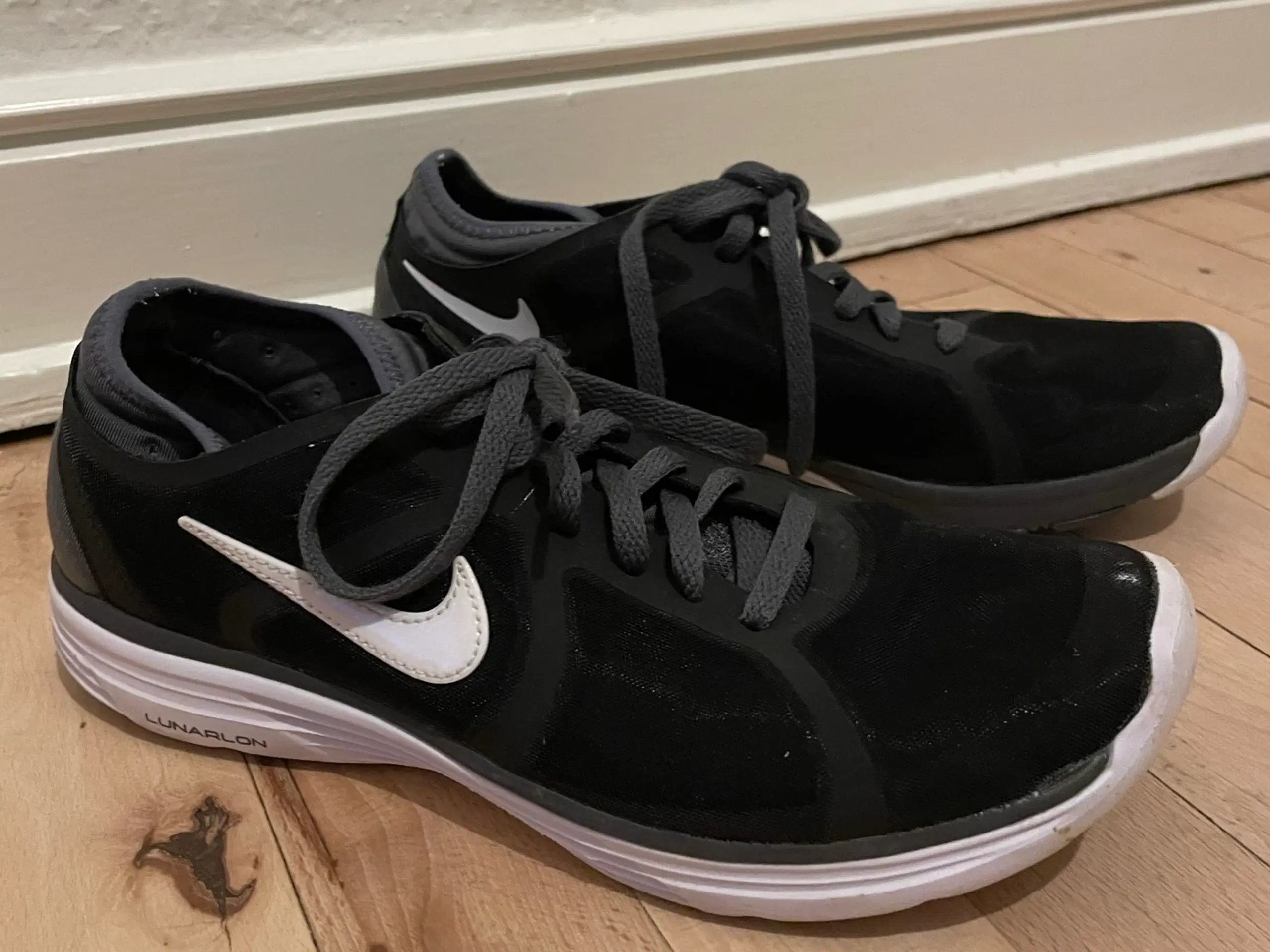 Nike Lunarlon løbesko i sort