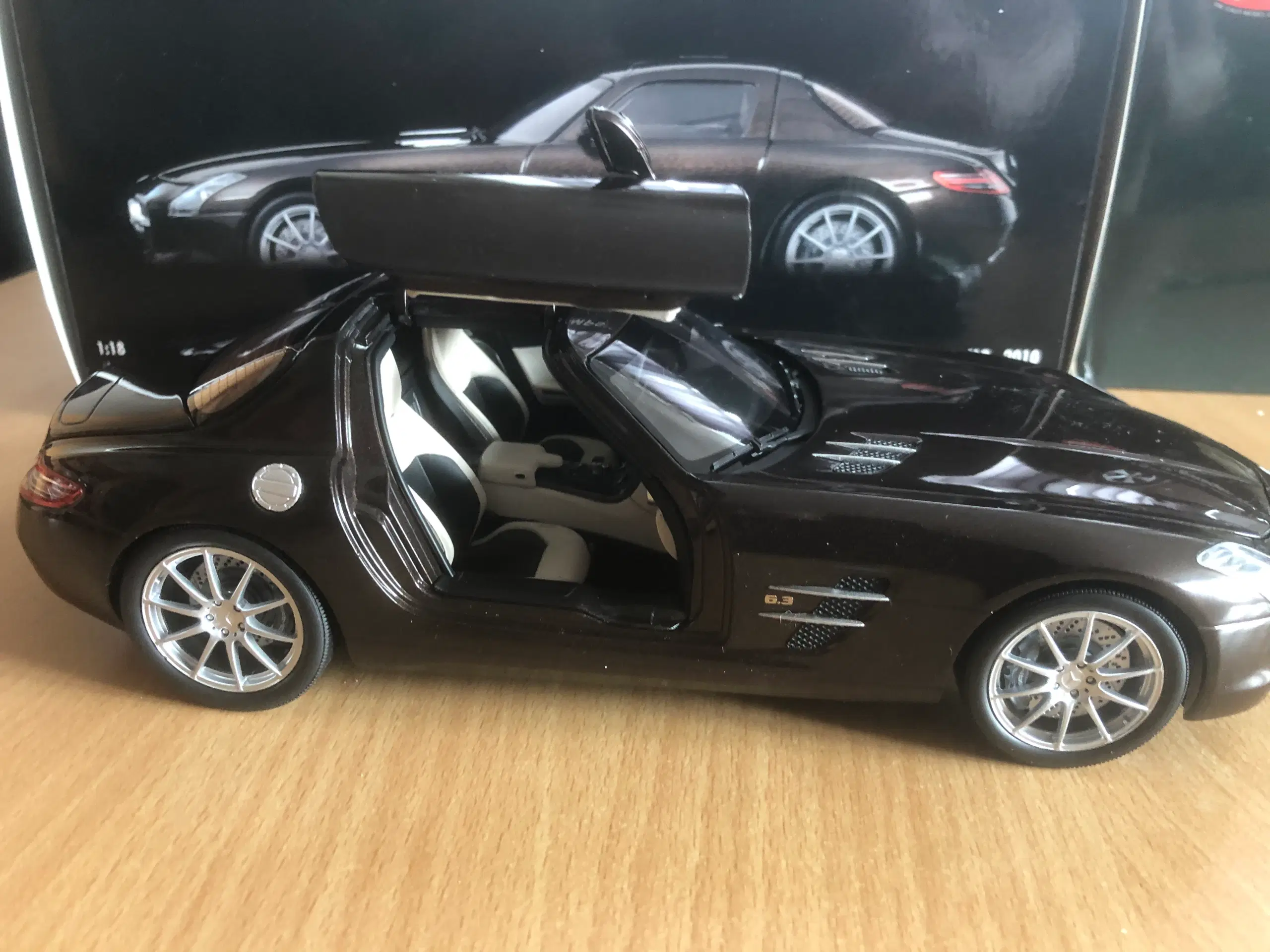 1:18 Mercedes SLS 2010