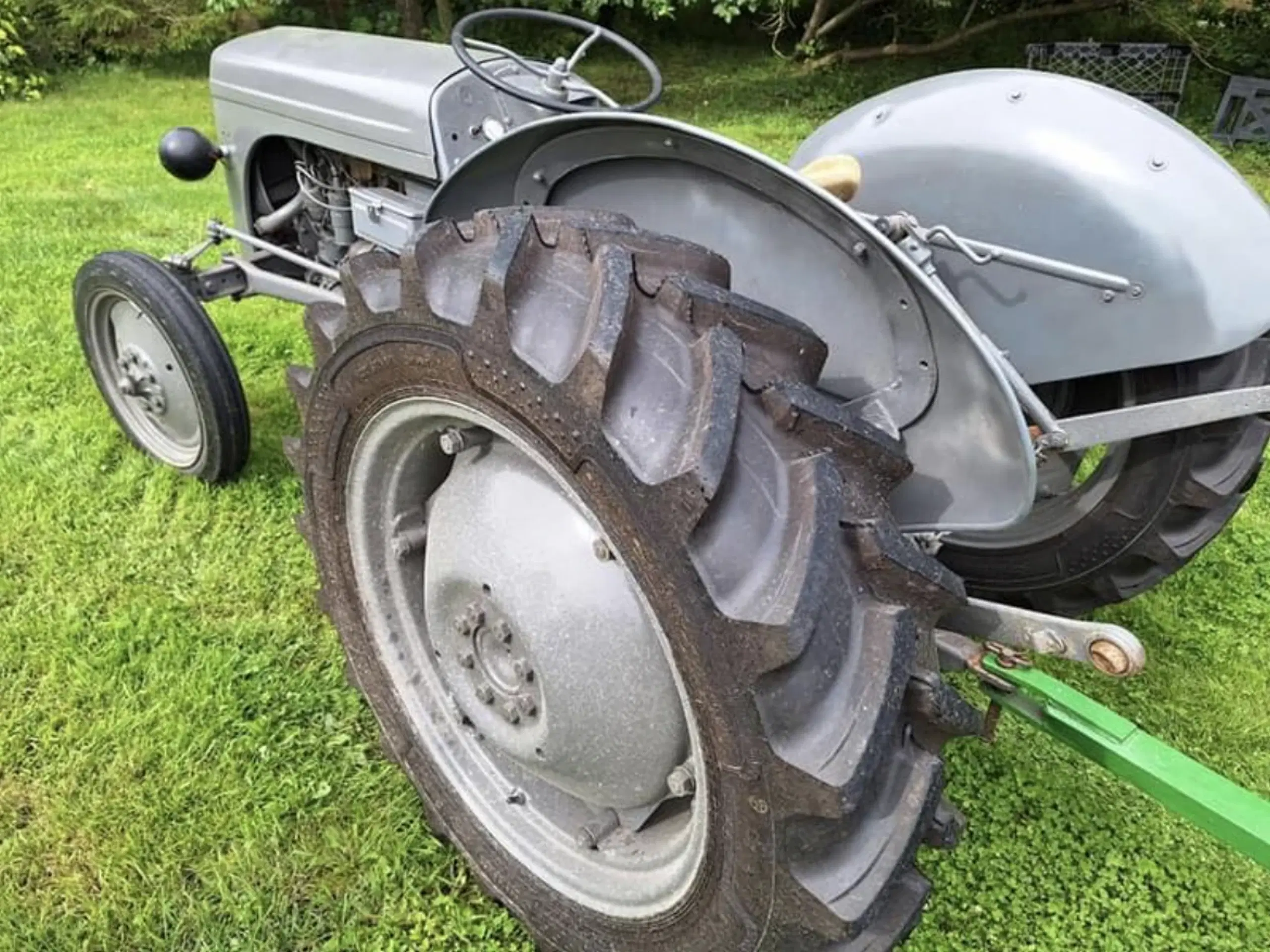 Grå Massey Ferguson 31