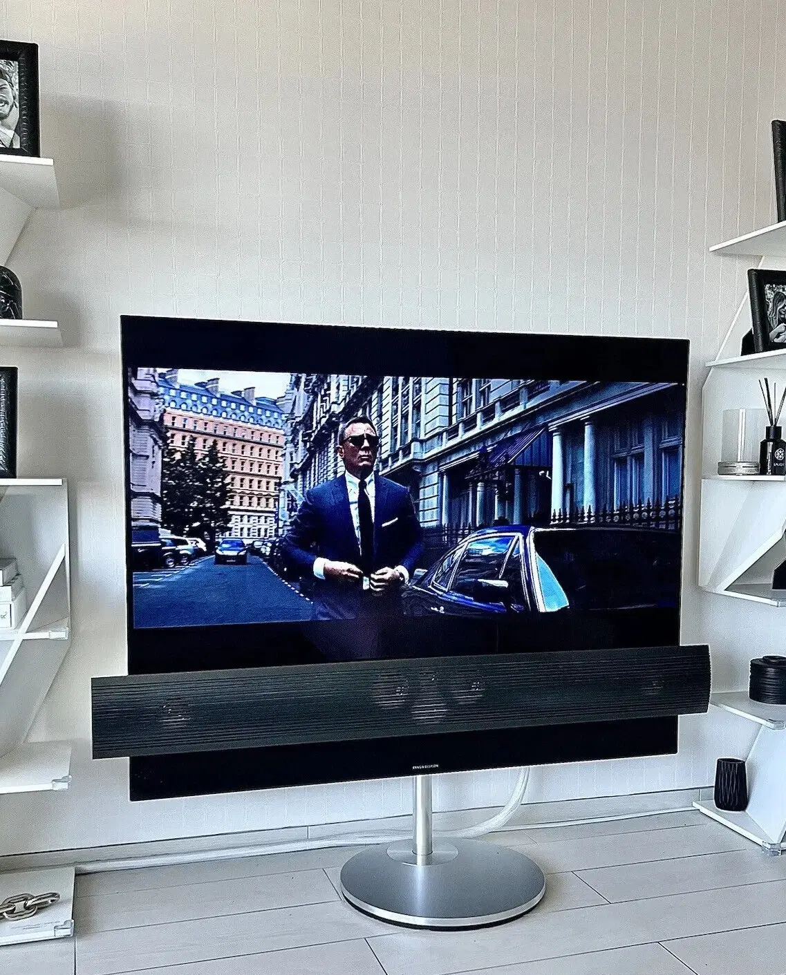 Bang  Olufsen (BO) Beovision Eclipse 65'