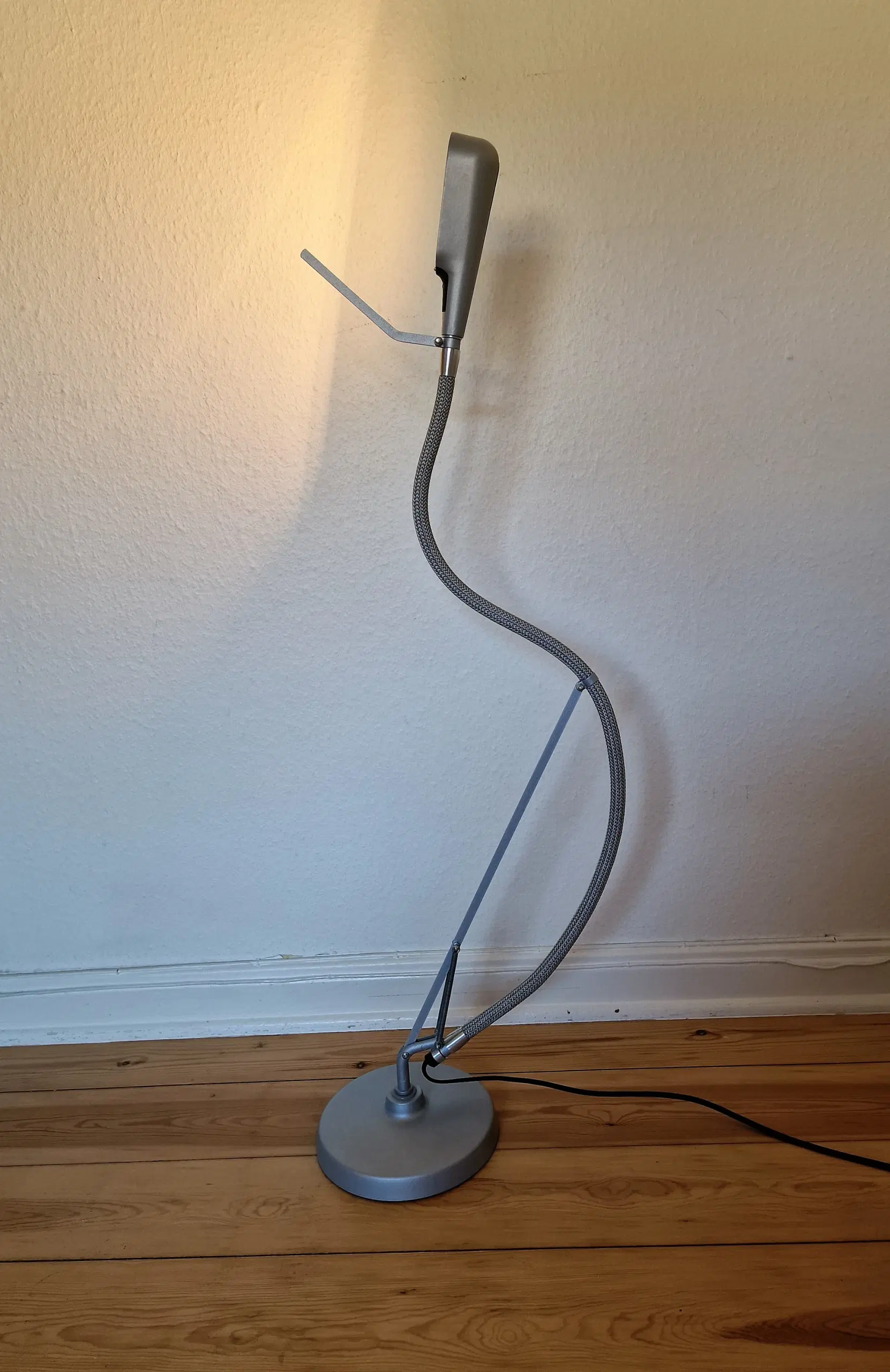 Skøn Luxo Arketto bordlampe