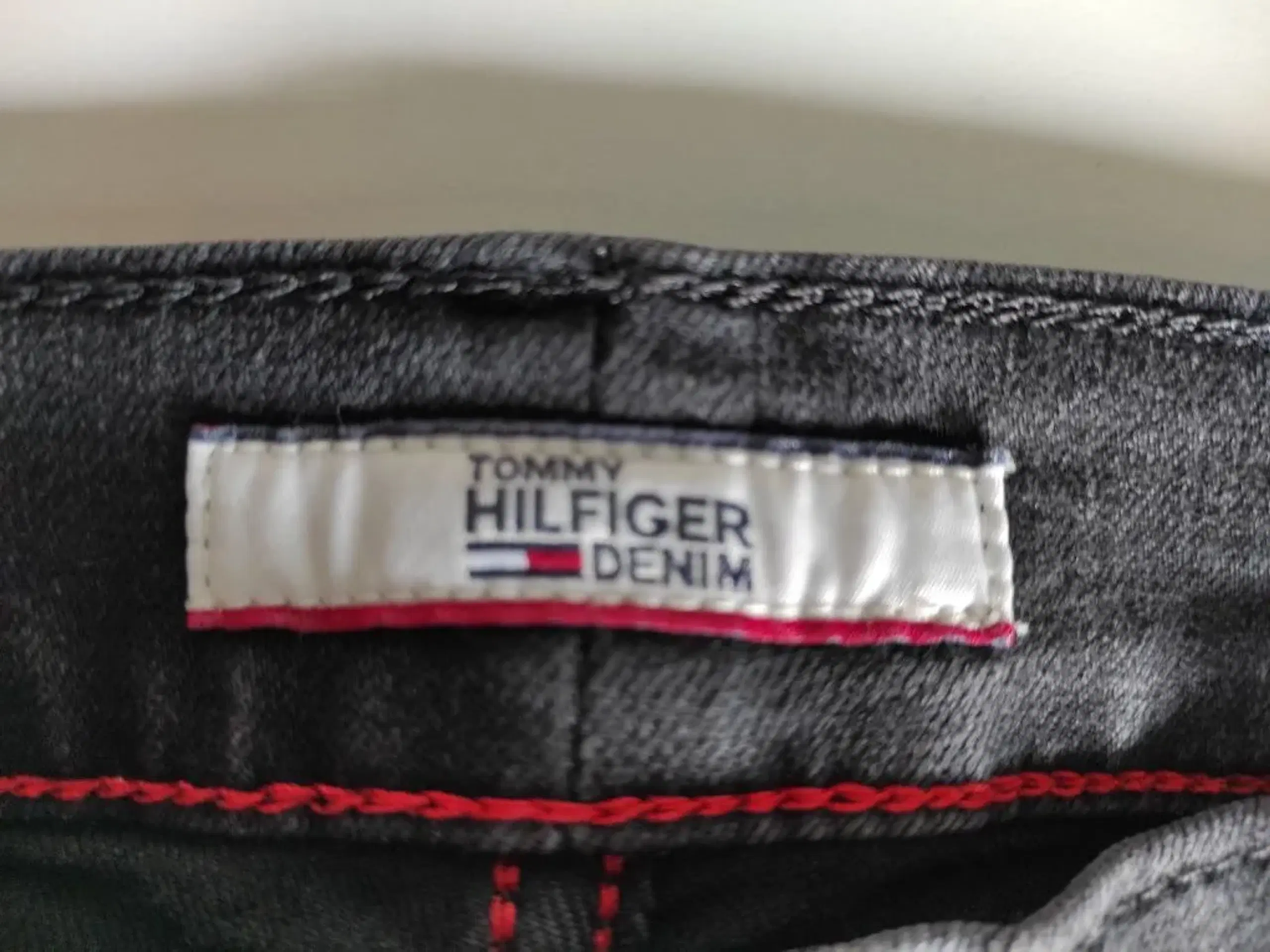 Tommy Hilfiger 6