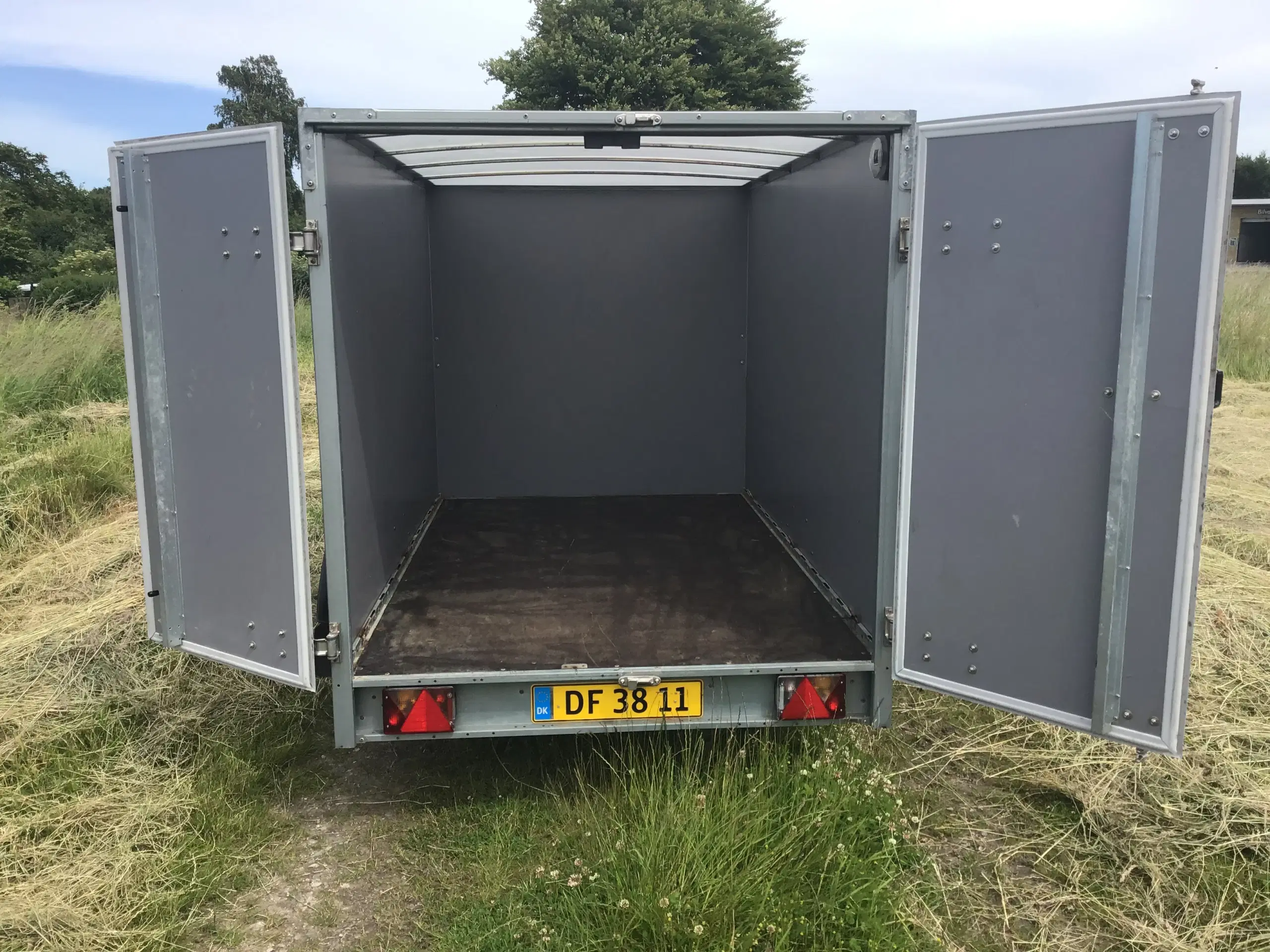 Cargo trailer 7260 B m/døre 1000kg