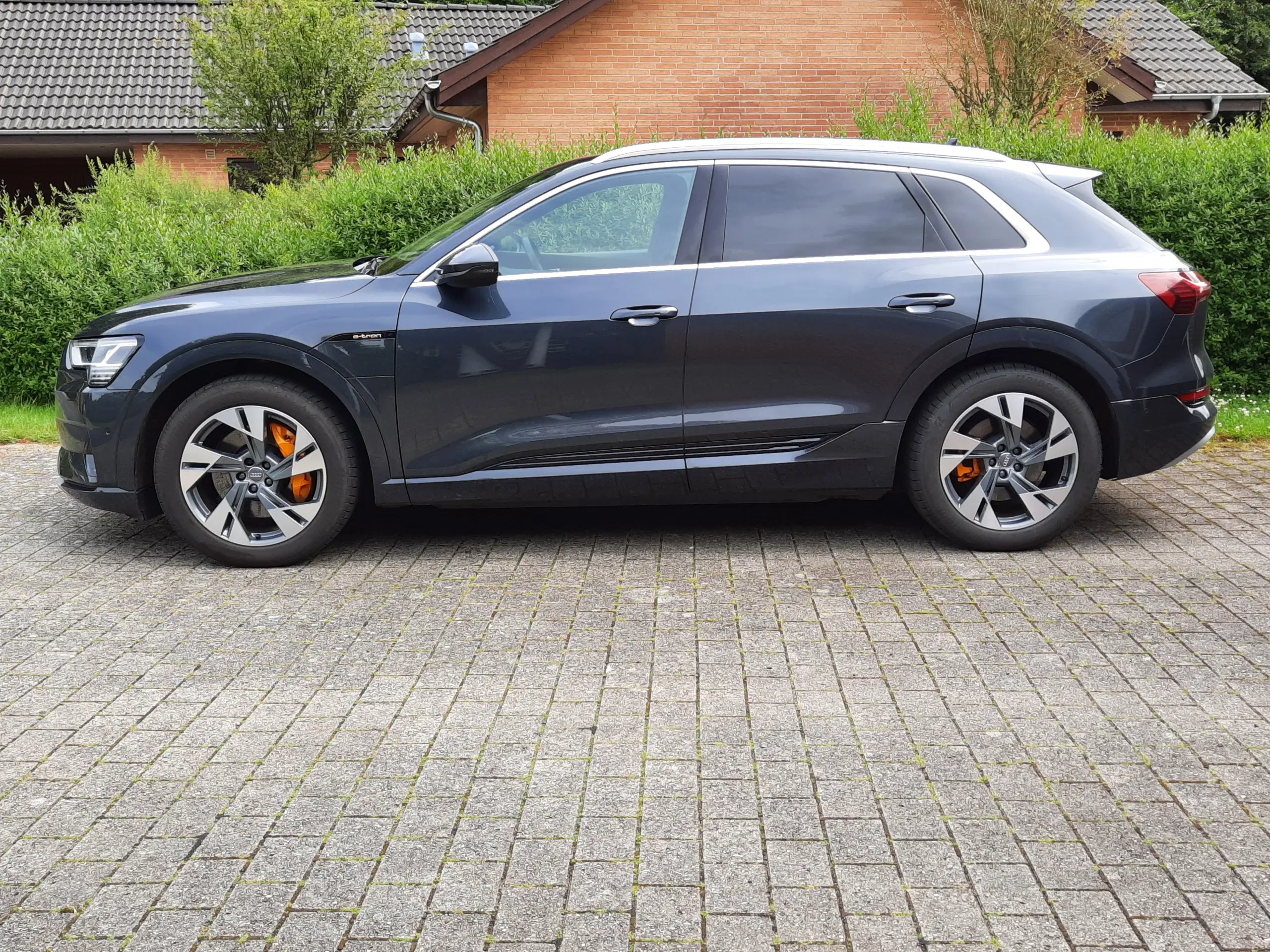 Audi E-tron (Q8)