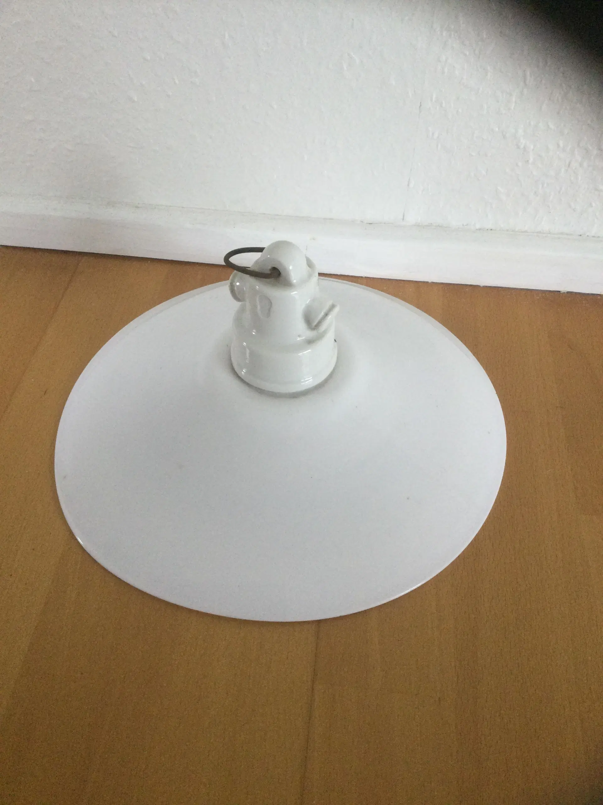 Gammel porcelæns loftlampe