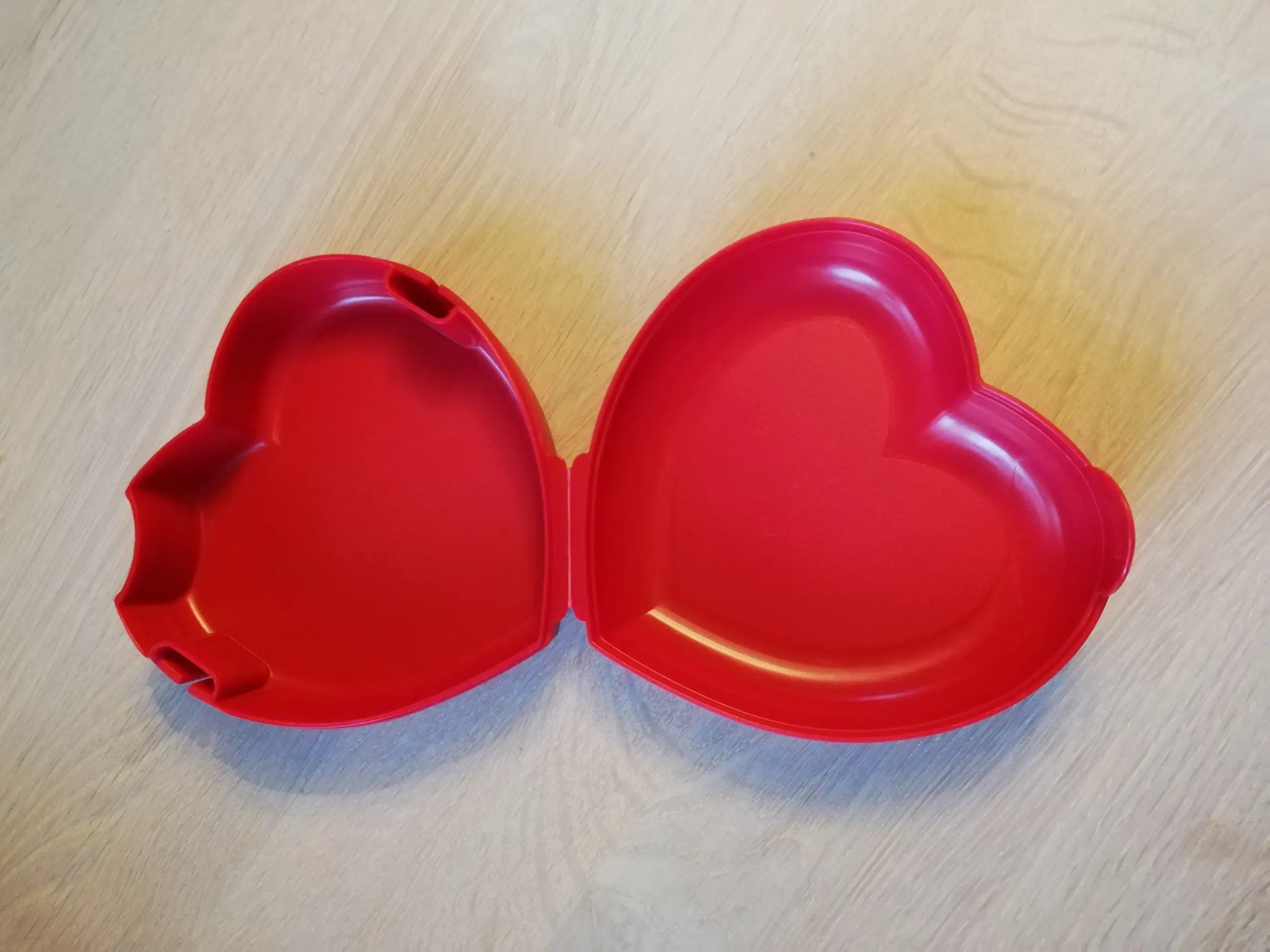 Tupperware hjerte beholder