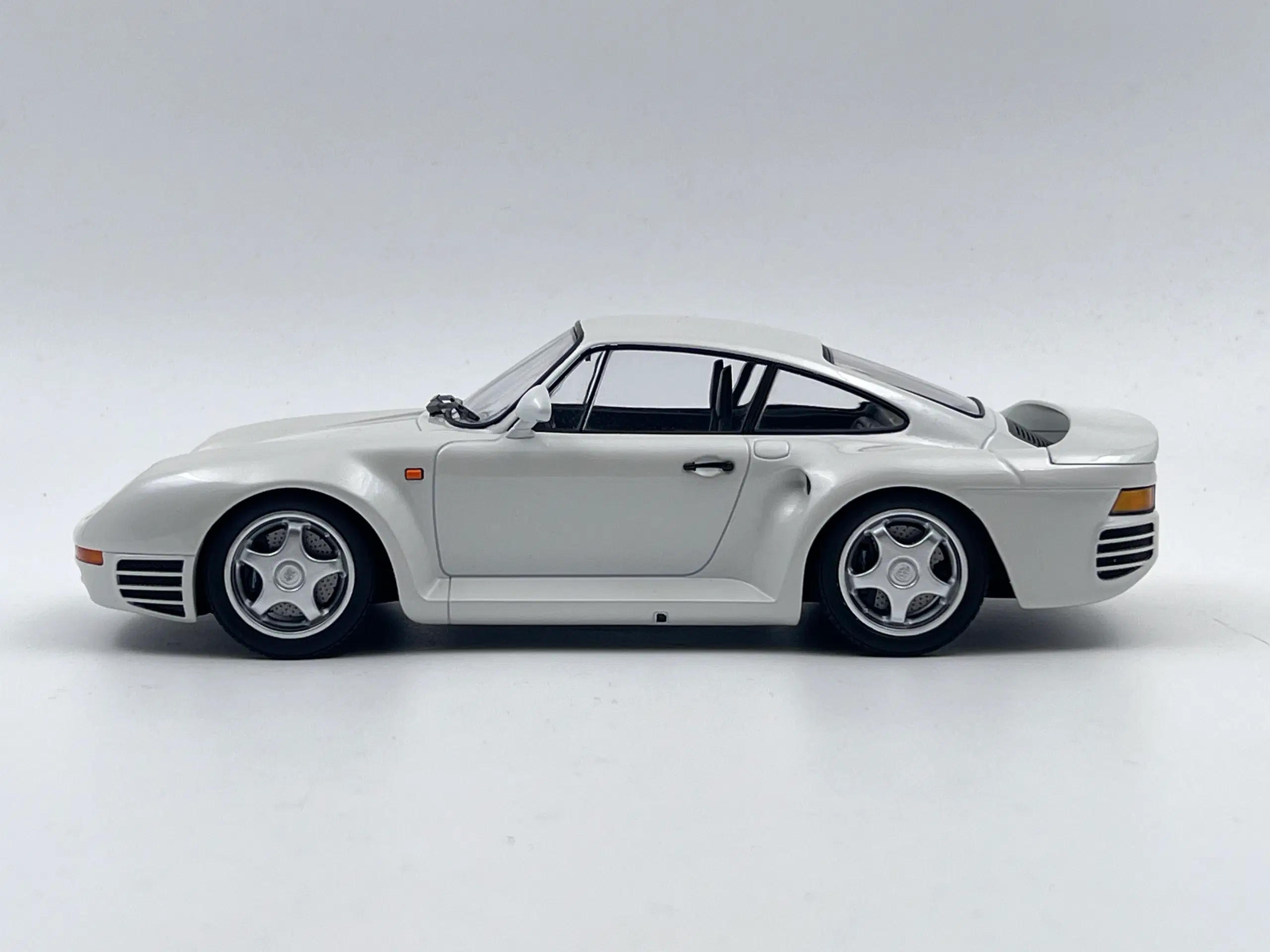 1986 Porsche 959 Coupé 1:18  Sjælden model