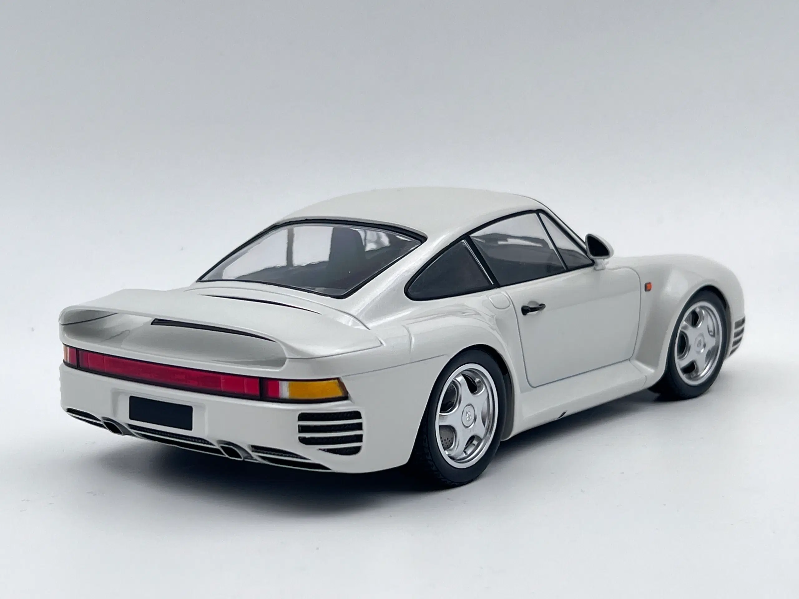 1986 Porsche 959 Coupé 1:18  Sjælden model