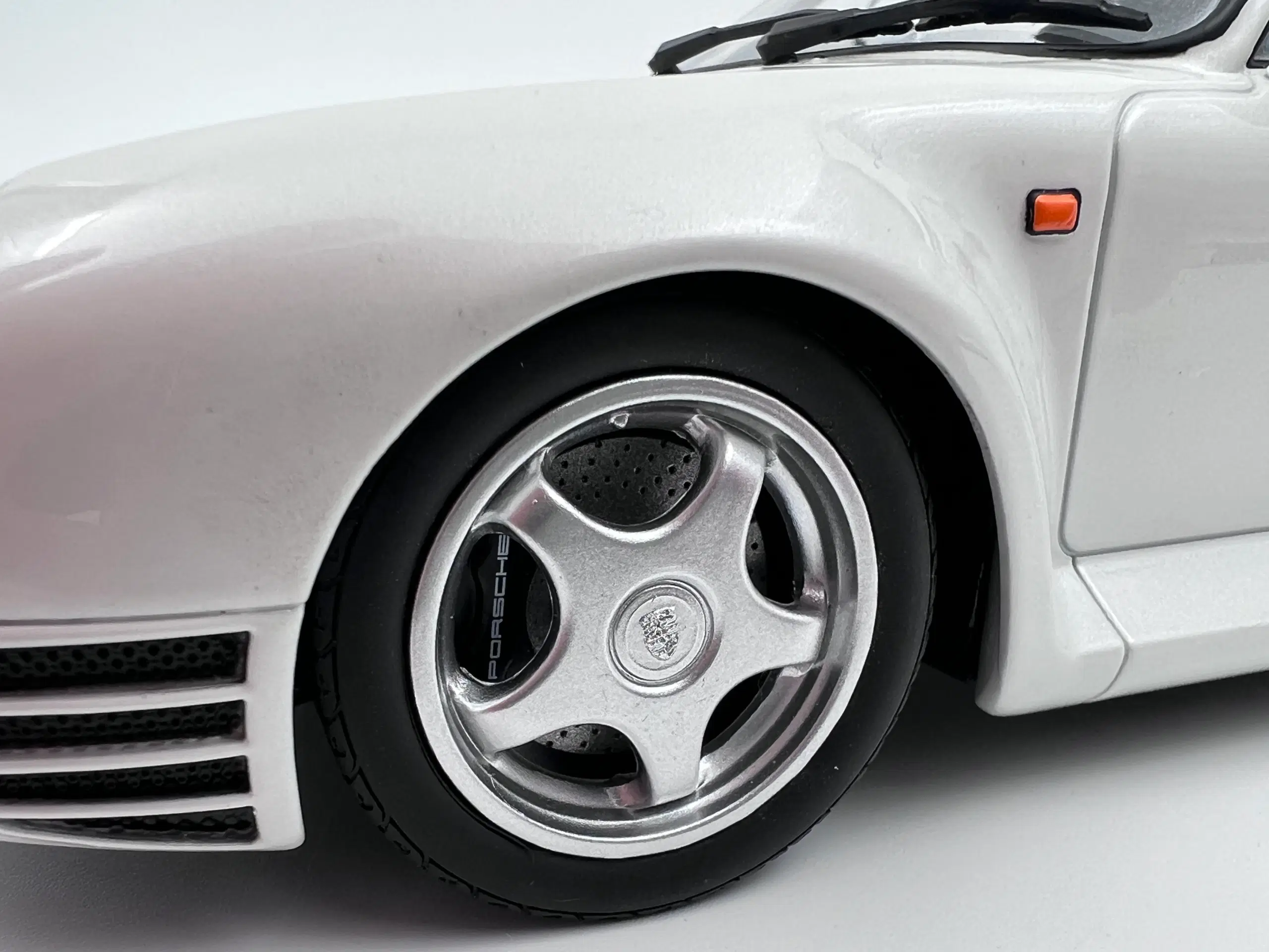 1986 Porsche 959 Coupé 1:18  Sjælden model