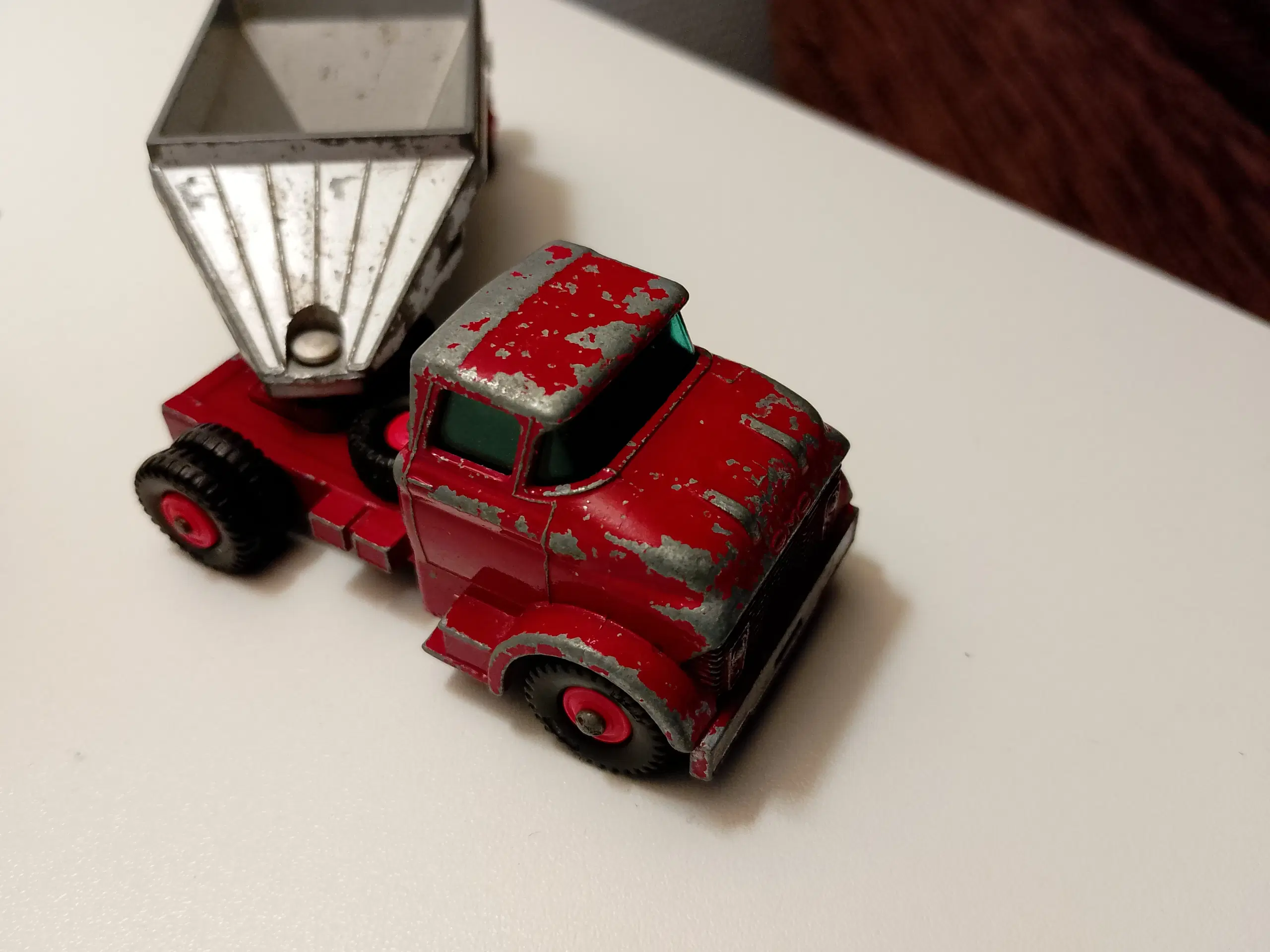 Købes Trækker til K-4 vogntog Matchbox