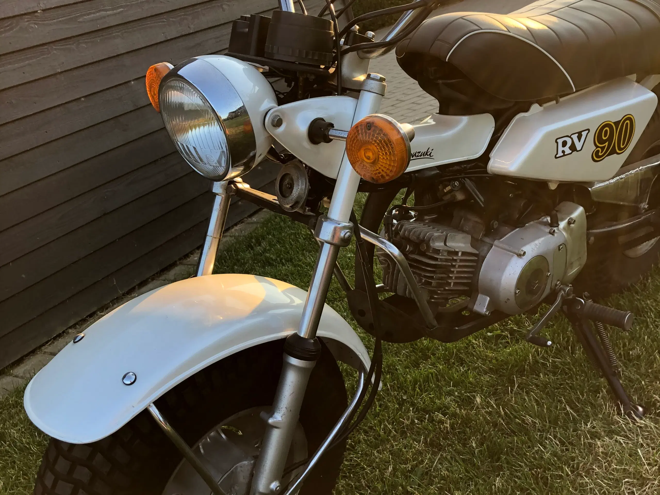 Suzuki RV90