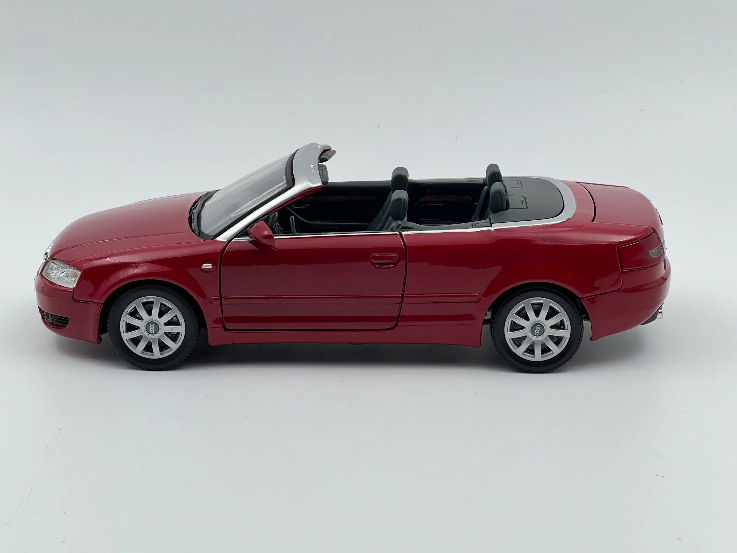 2004 Audi A4 30 V6 Cabriolet 1:18